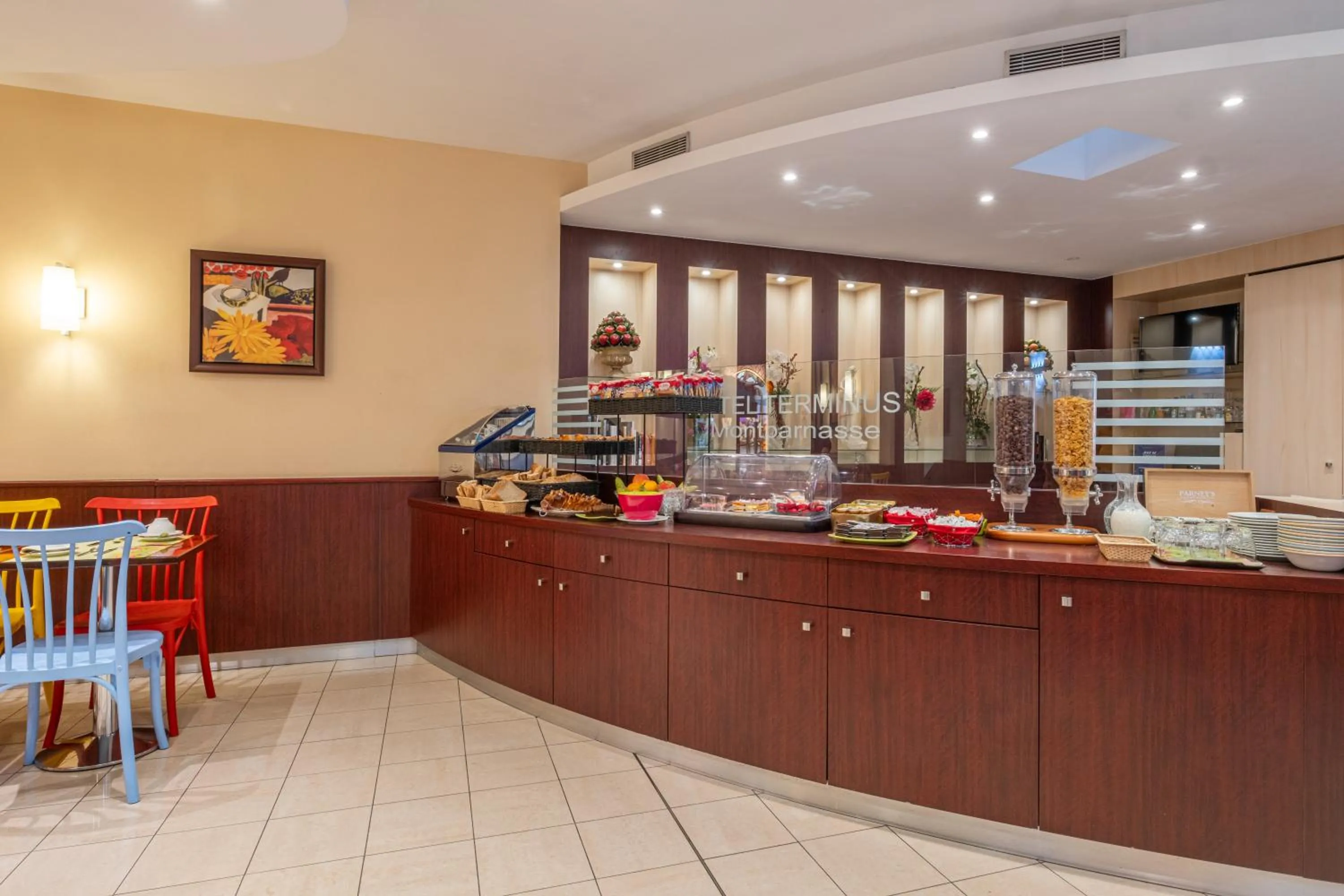 Breakfast in Hotel Terminus Montparnasse