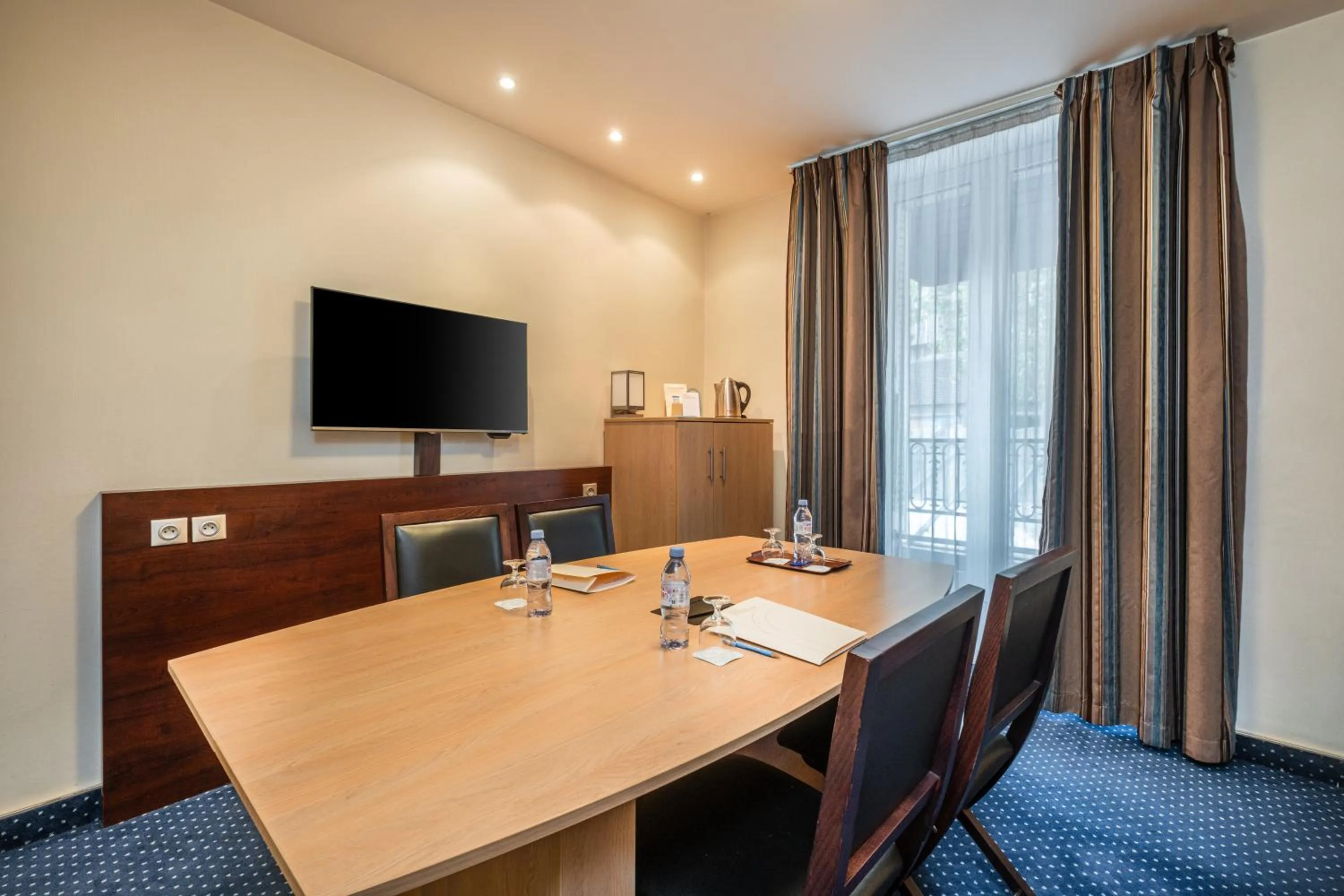 Meeting/conference room in Hotel Terminus Montparnasse
