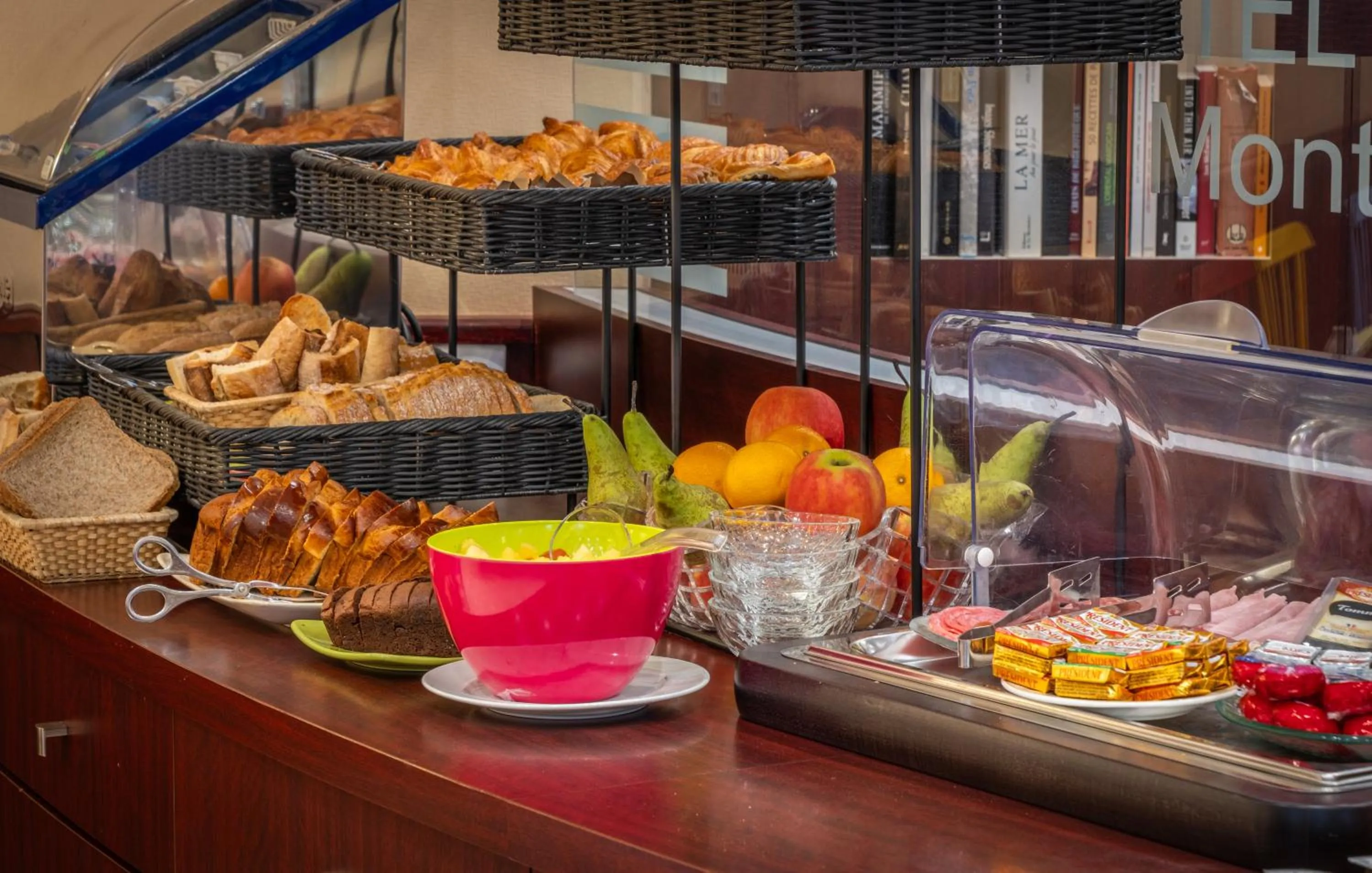 Buffet breakfast in Hotel Terminus Montparnasse
