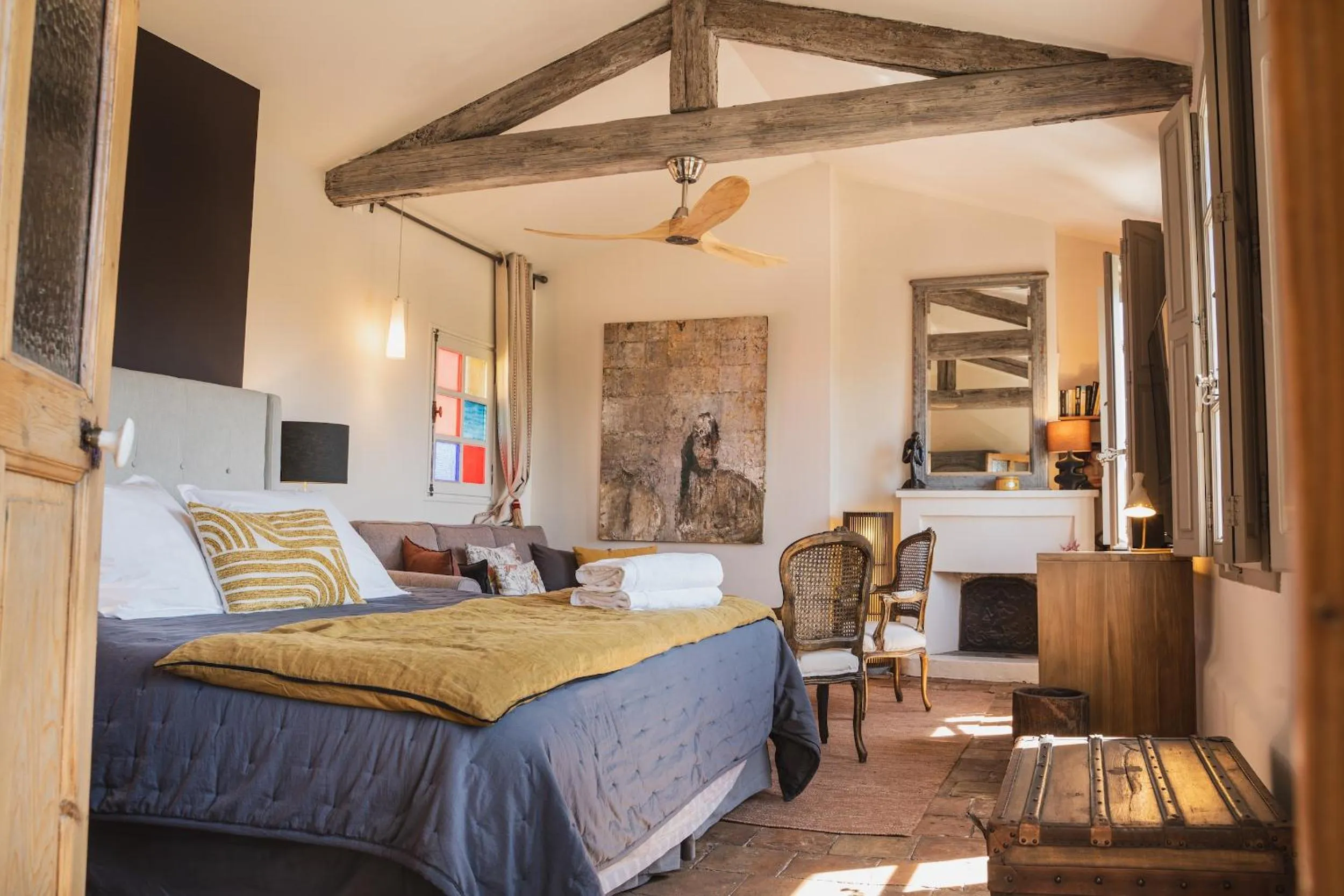 Photo of the whole room, Bed in Les Jardins de Baracane