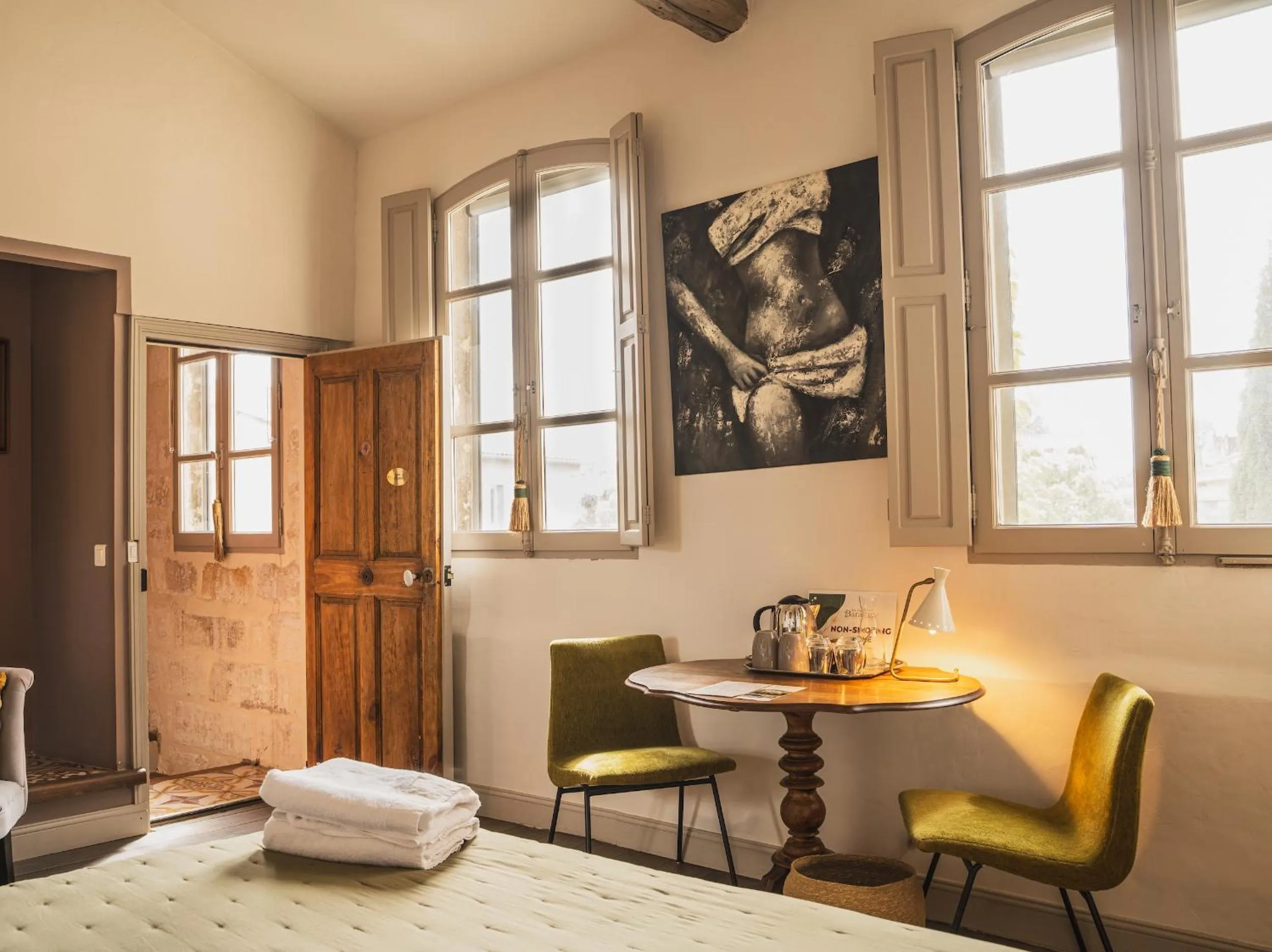 Photo of the whole room, Bed in Les Jardins de Baracane