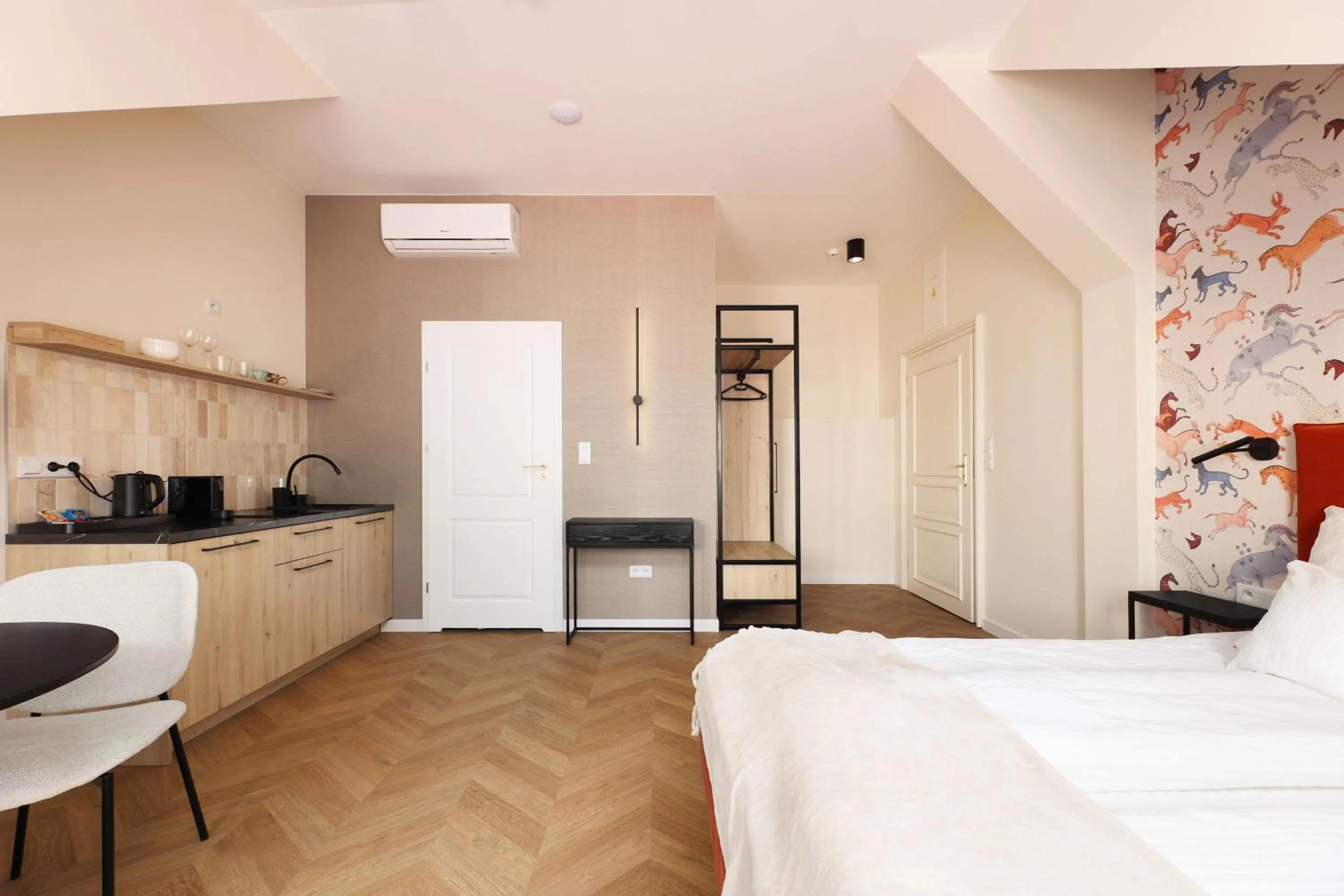 Coffee/tea facilities, Bed in Hetman Main Square Apartments