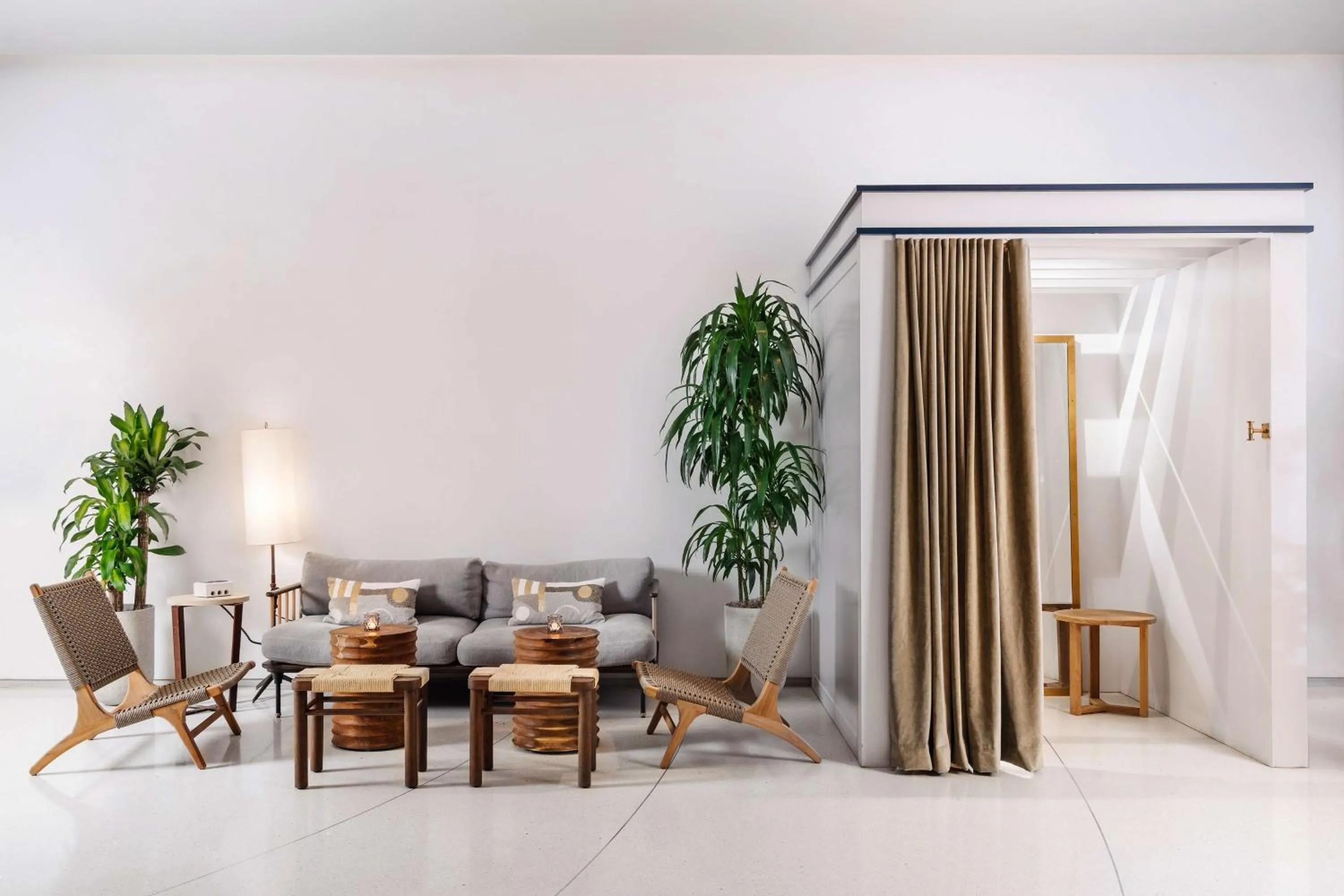 Lobby or reception in Nautilus Sonesta Miami Beach