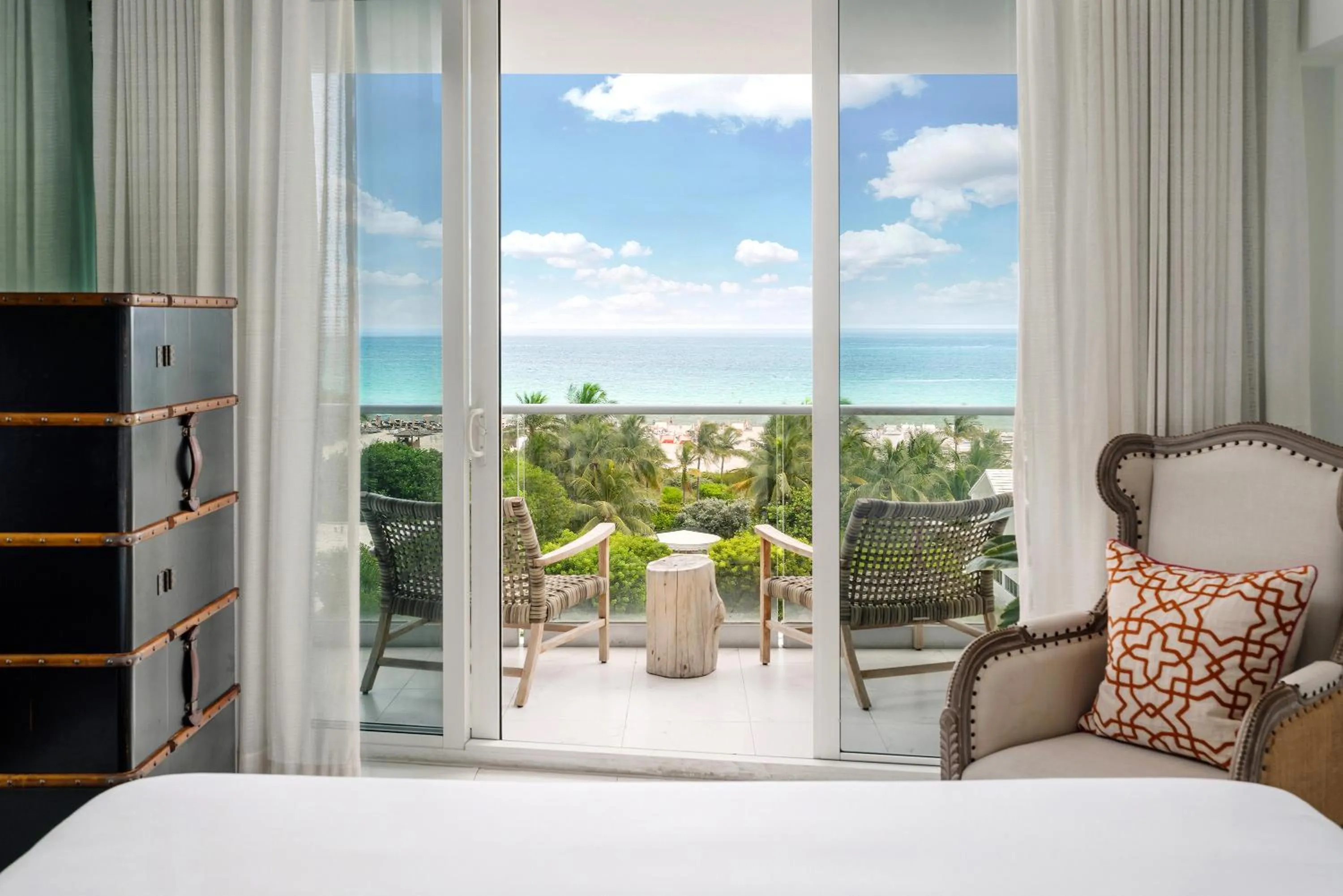 View (from property/room), Bed in Nautilus Sonesta Miami Beach