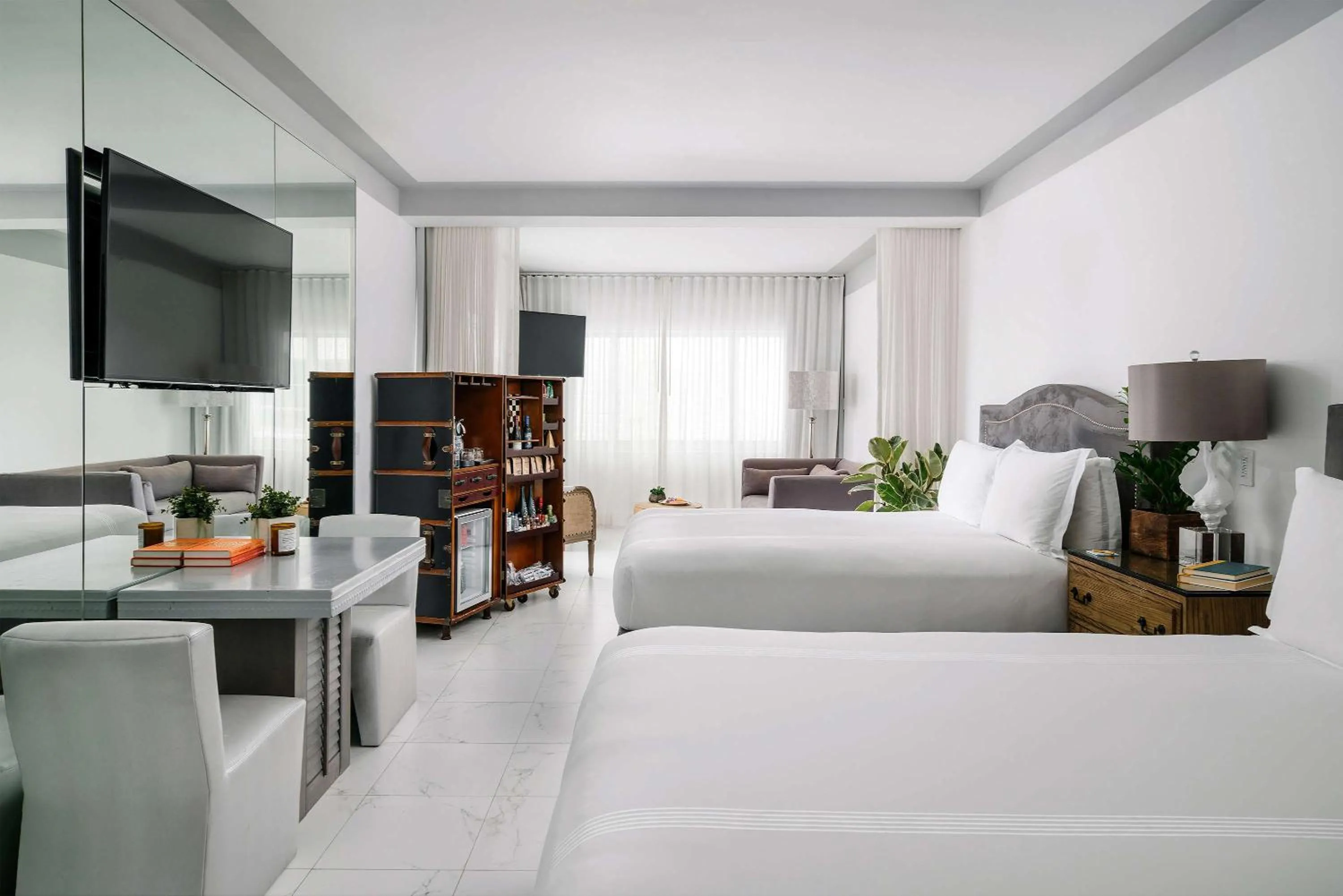 Bedroom, Bed in Nautilus Sonesta Miami Beach