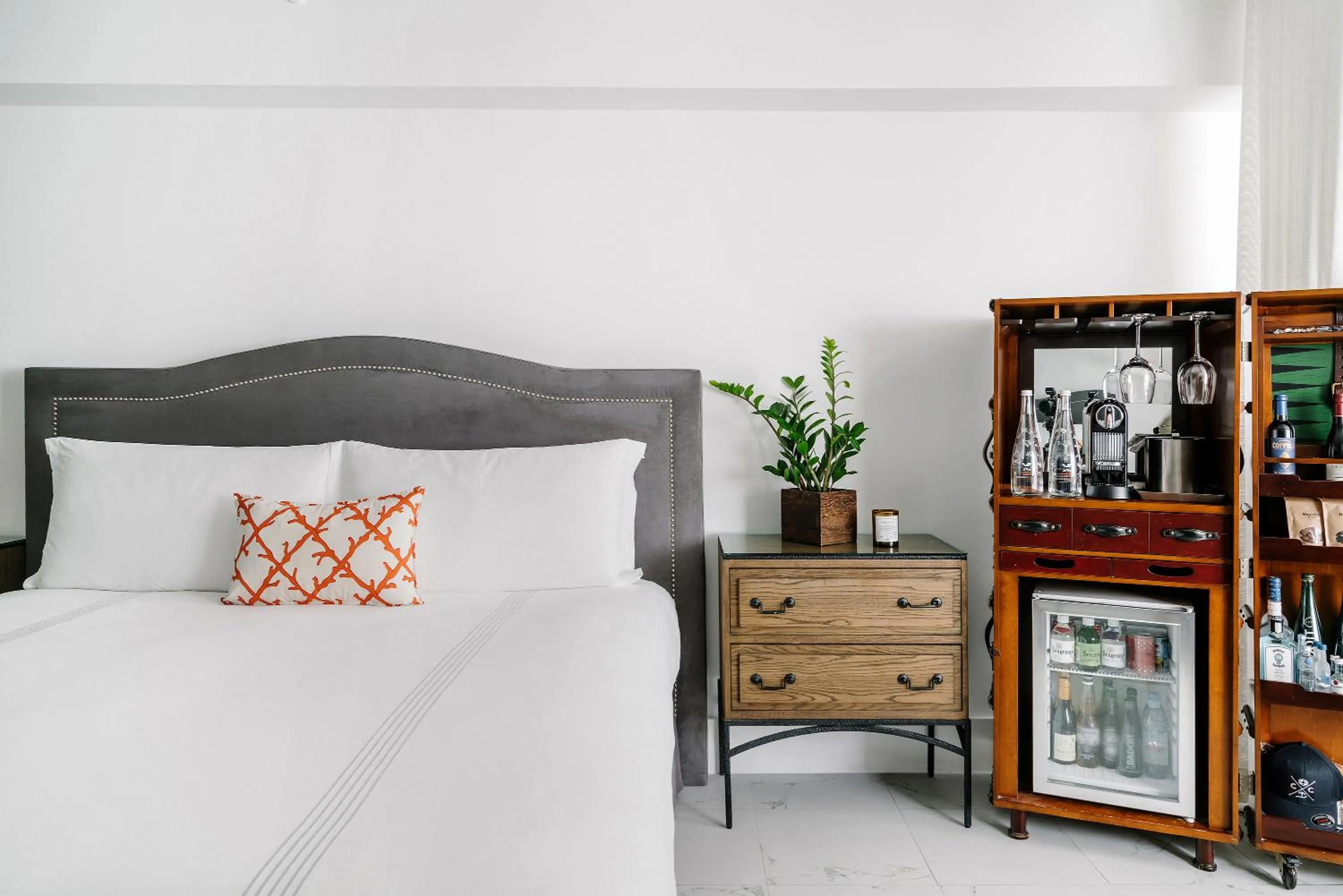 Bed in Nautilus Sonesta Miami Beach