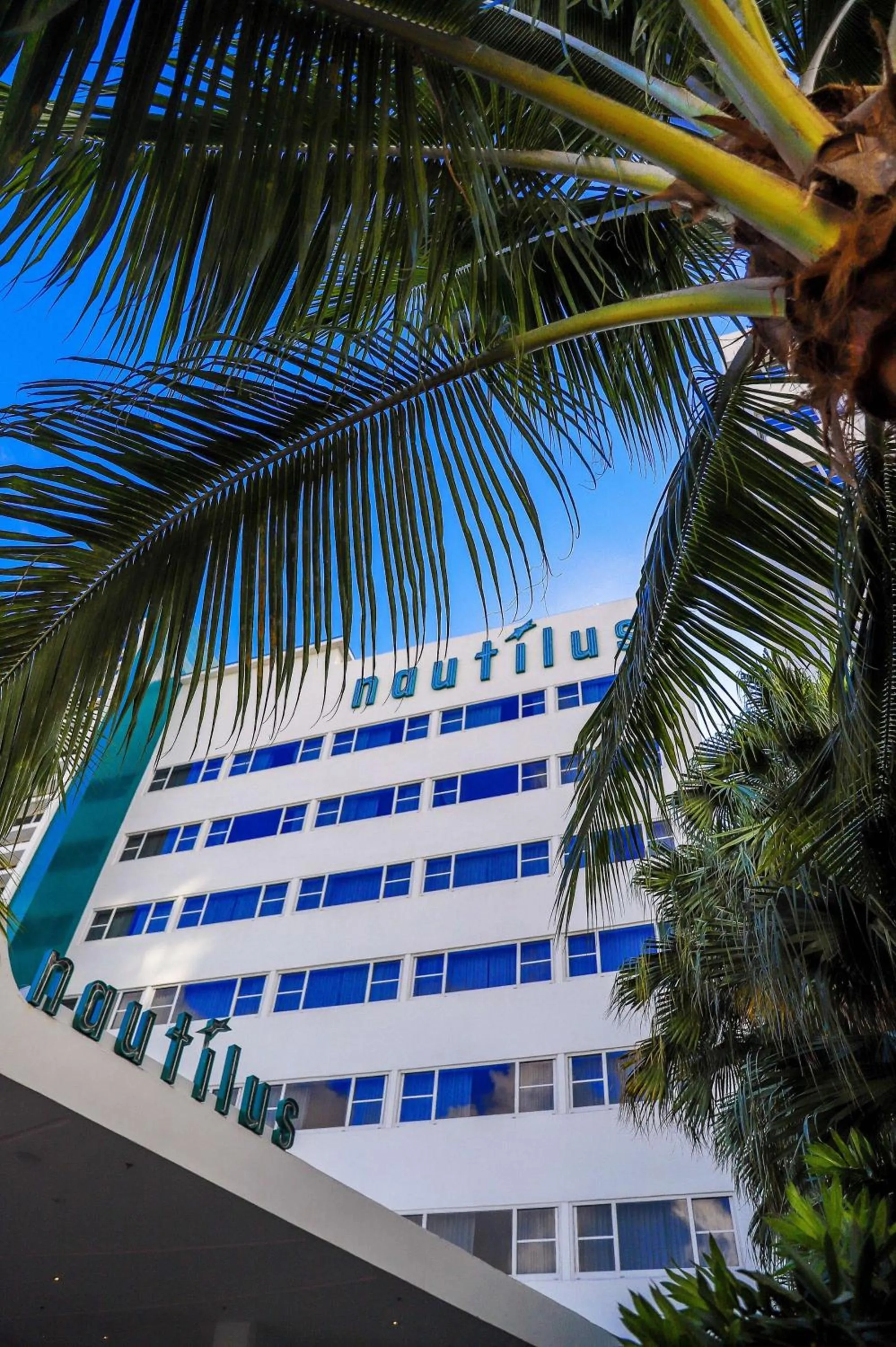Property building in Nautilus Sonesta Miami Beach