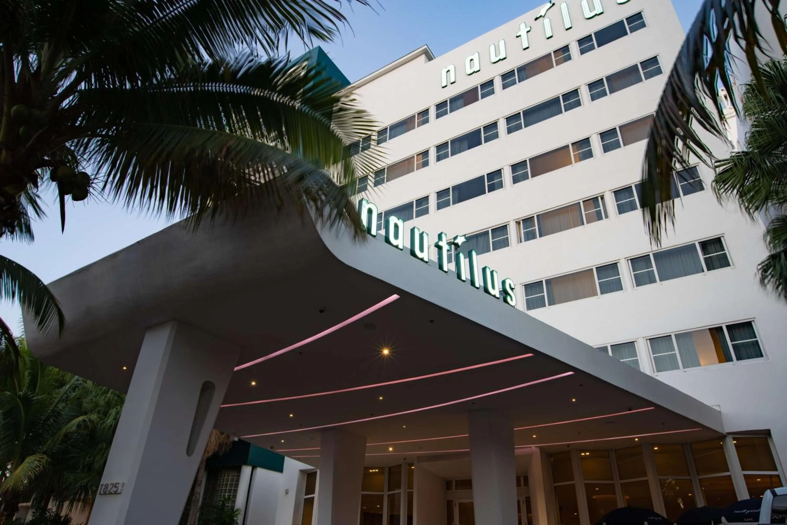 Property building in Nautilus Sonesta Miami Beach