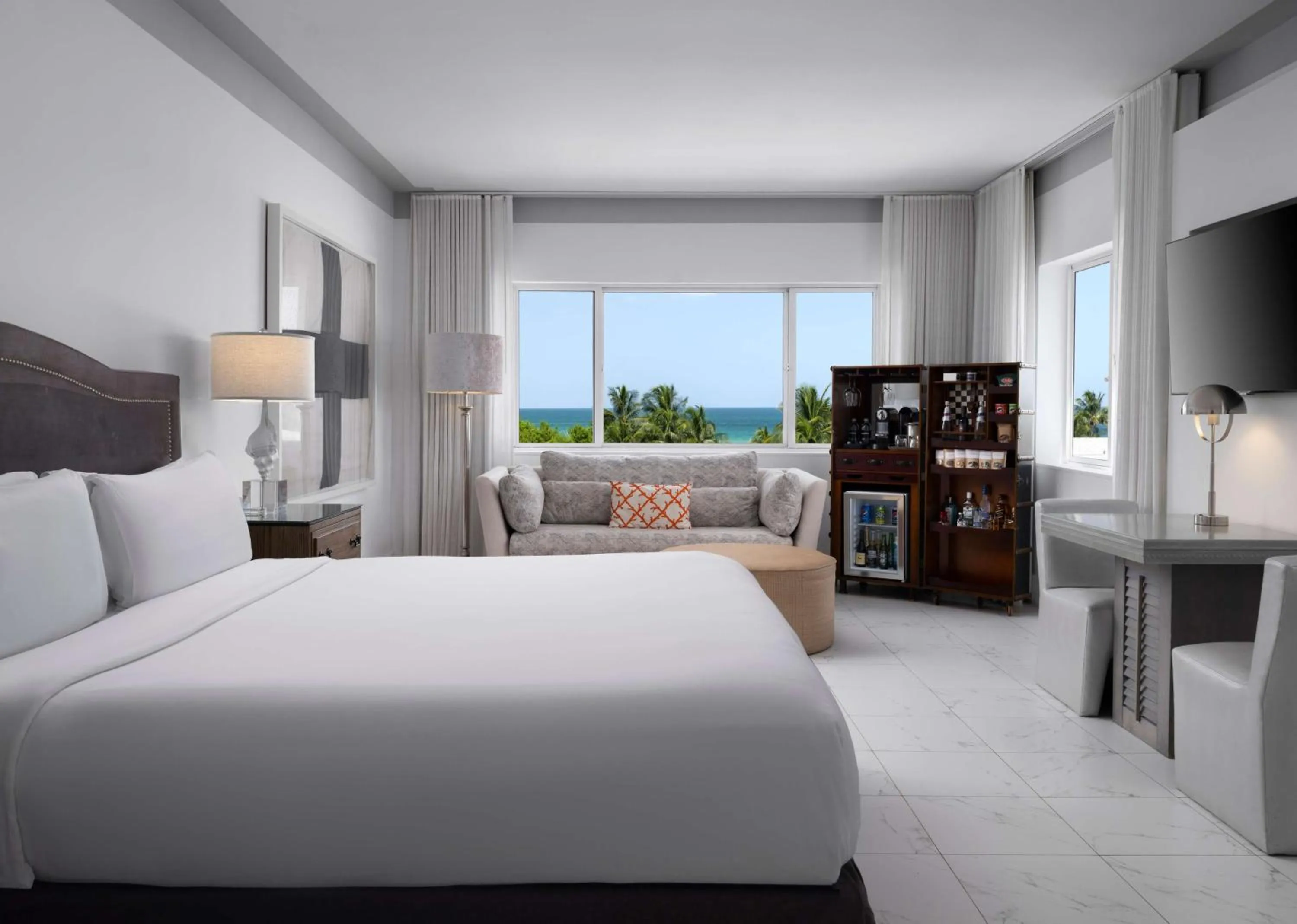Bedroom, Bed in Nautilus Sonesta Miami Beach