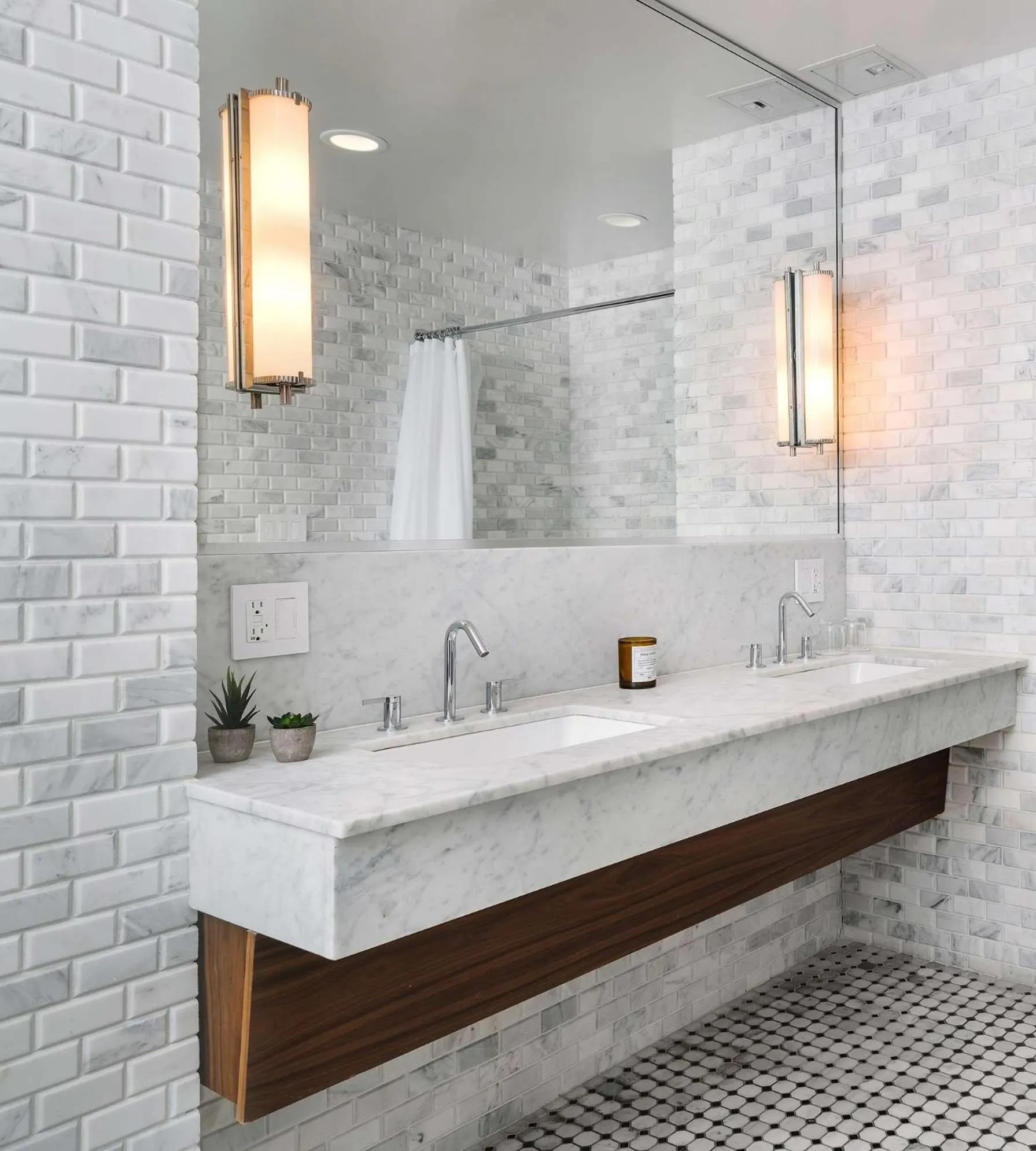 Bathroom in Nautilus Sonesta Miami Beach