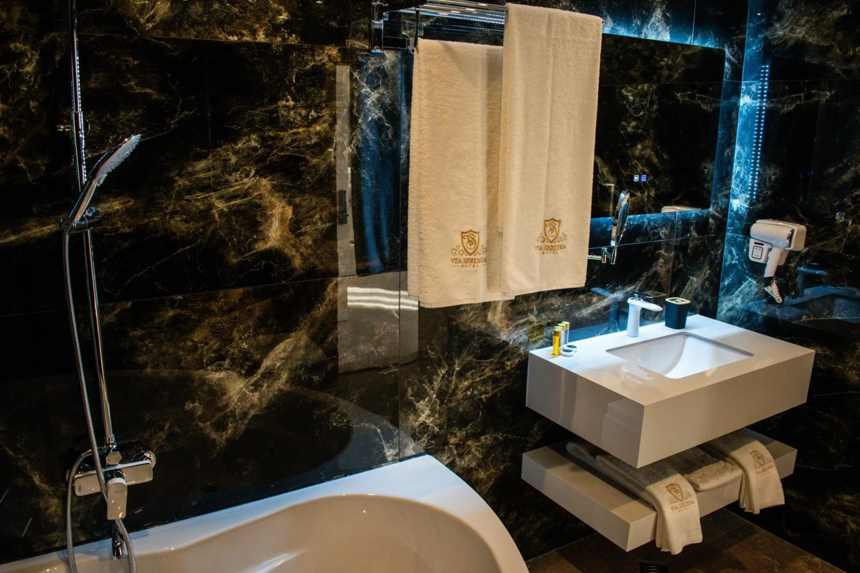 Shower in Hotel Via Serdika