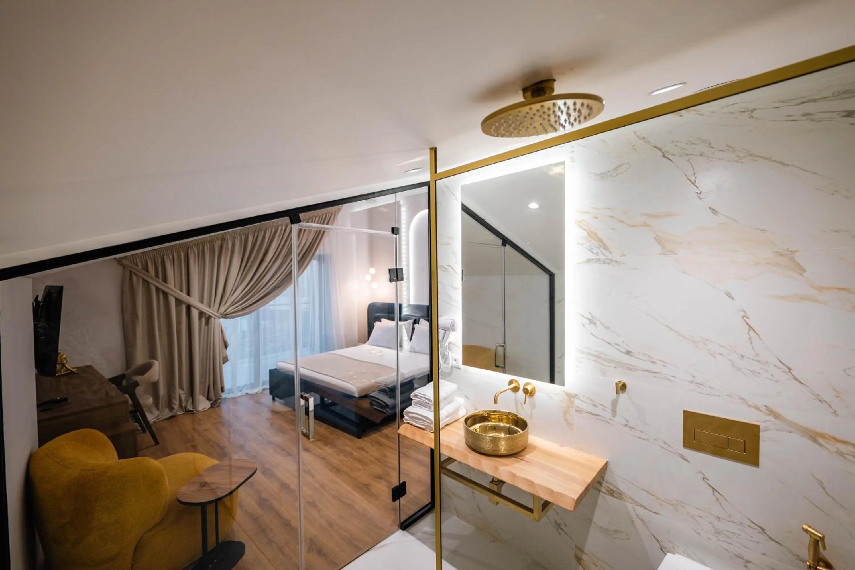 Bathroom, Bed in Mae Select Hotel