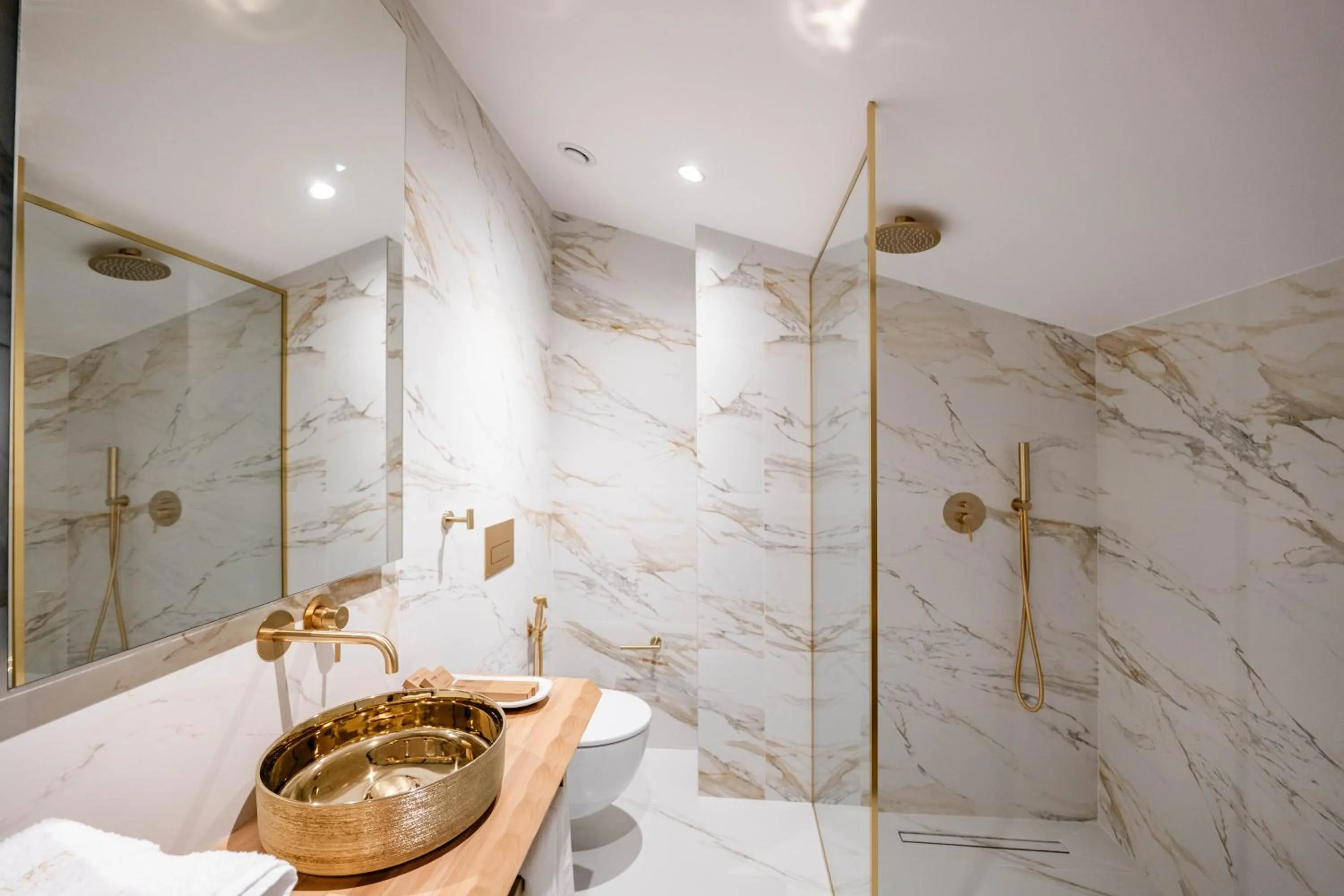 Shower in Mae Select Hotel