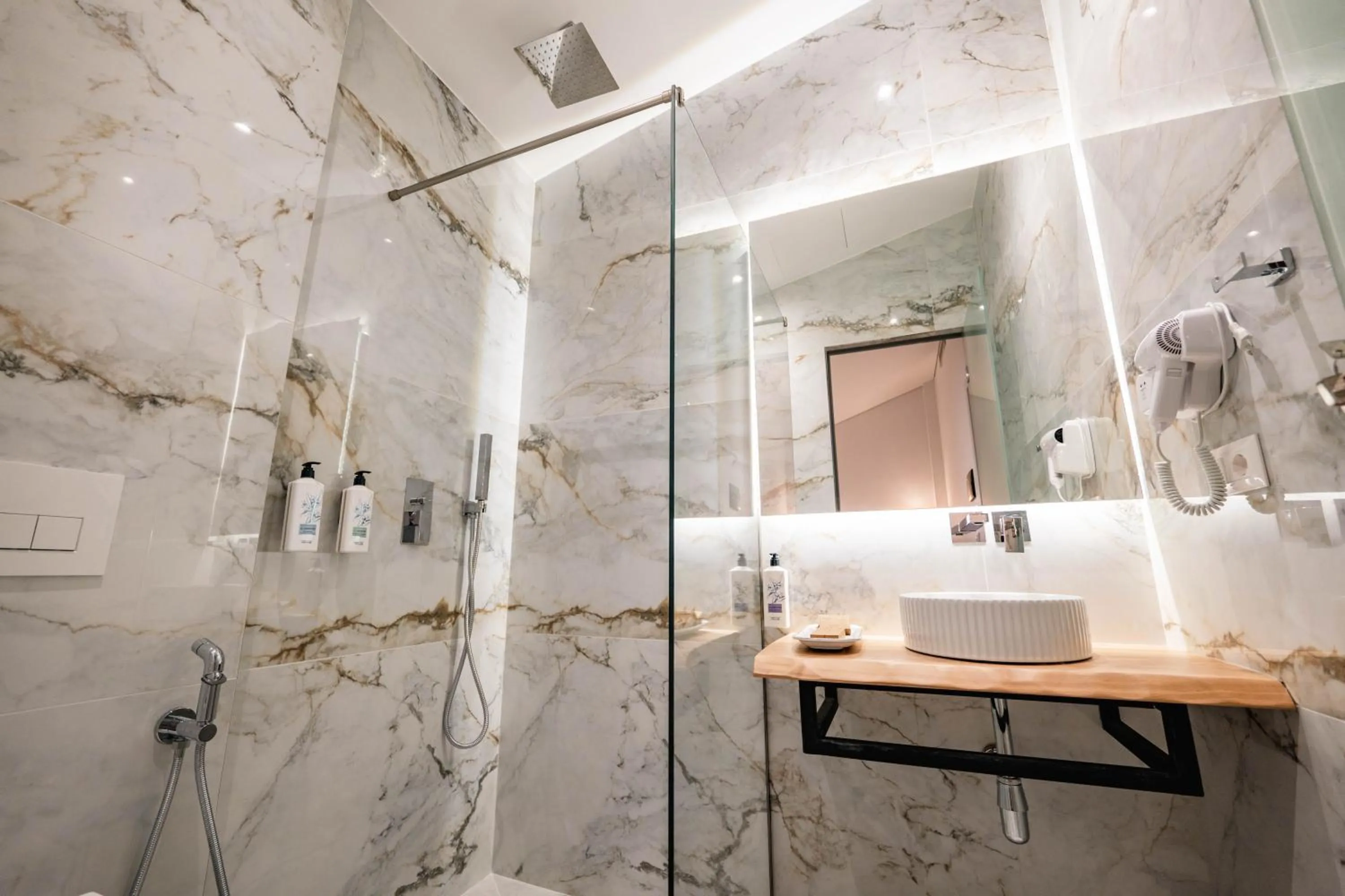 Shower in Mae Select Hotel