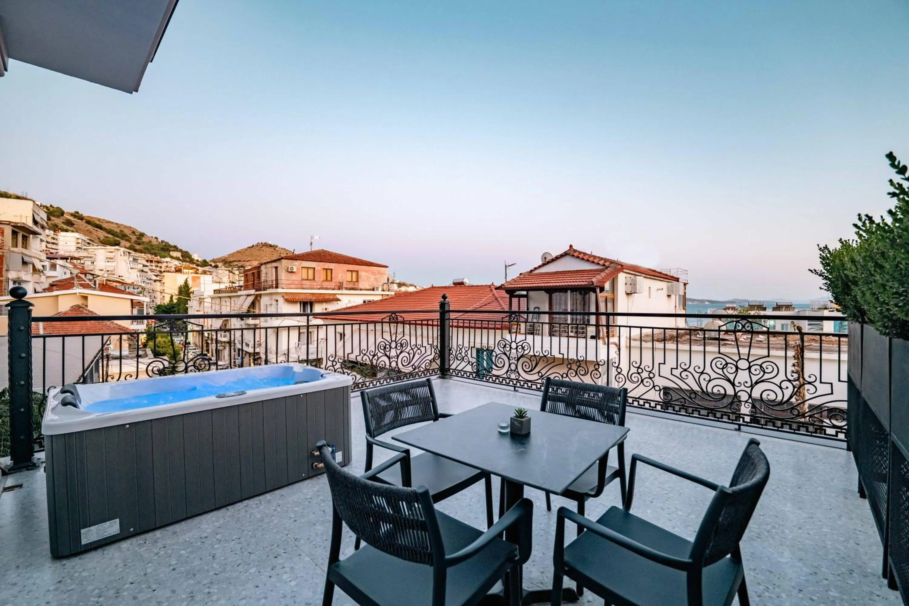 Day in Mae Select Hotel