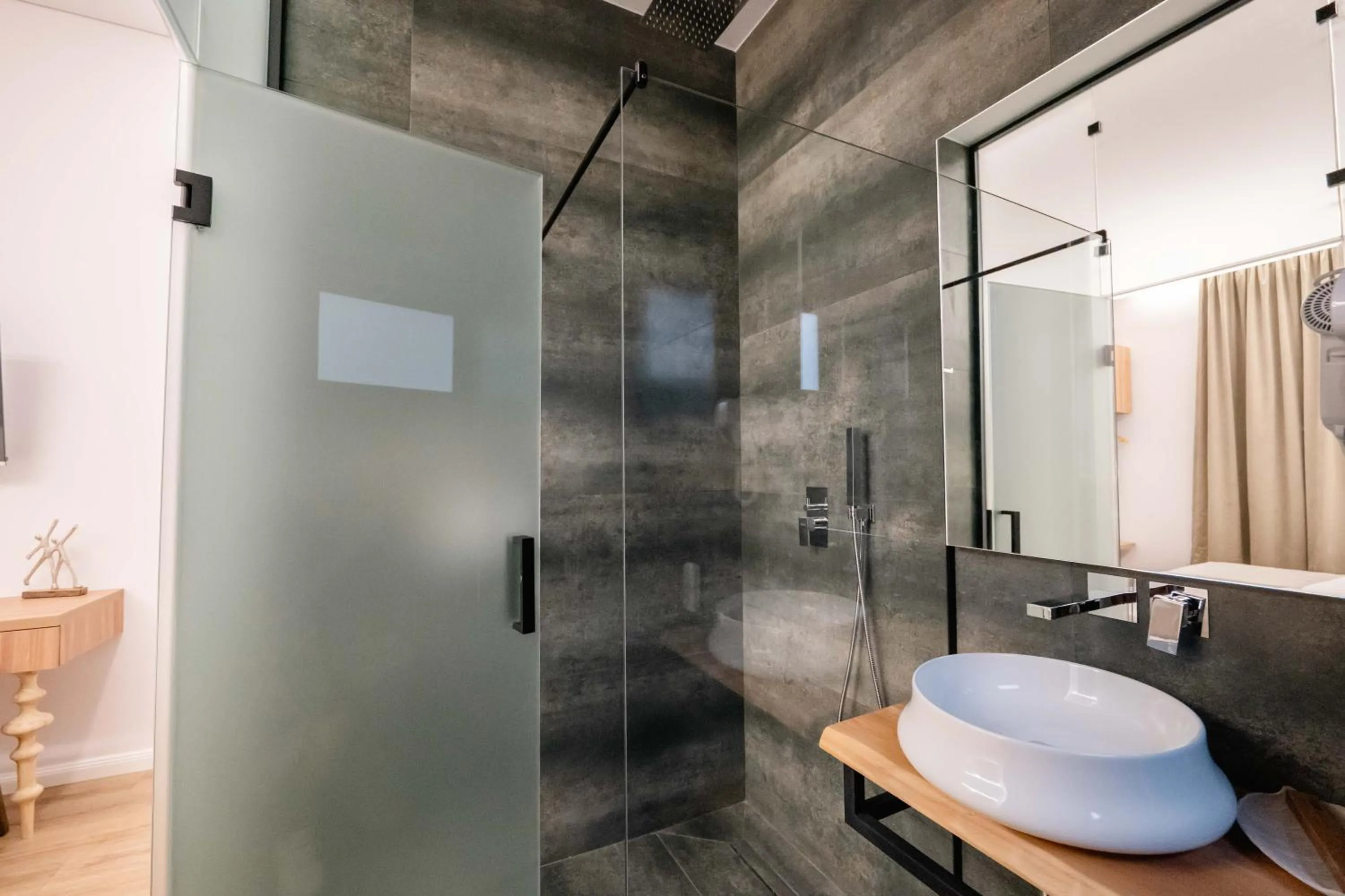 Shower in Mae Select Hotel