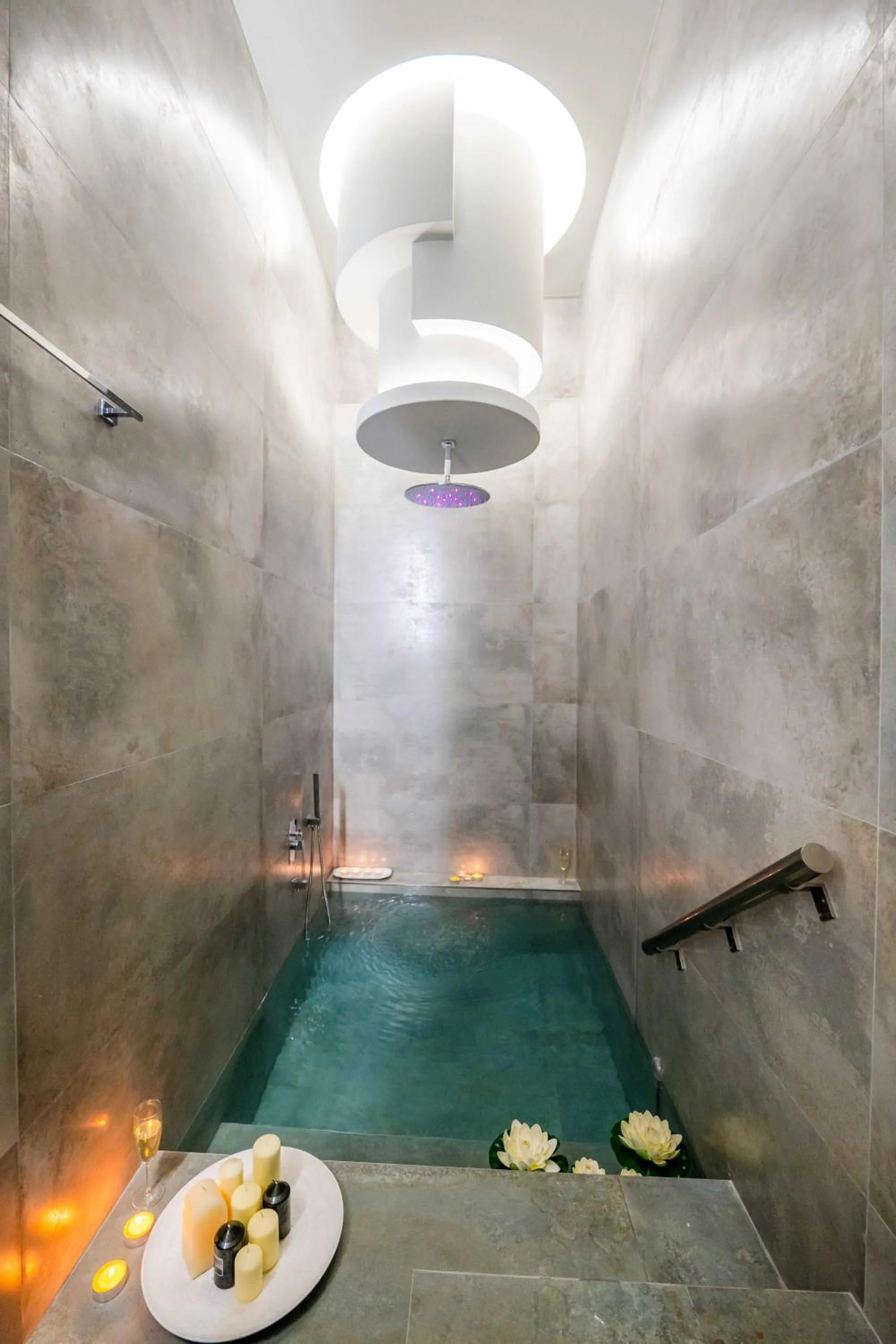 Shower in Mae Select Hotel