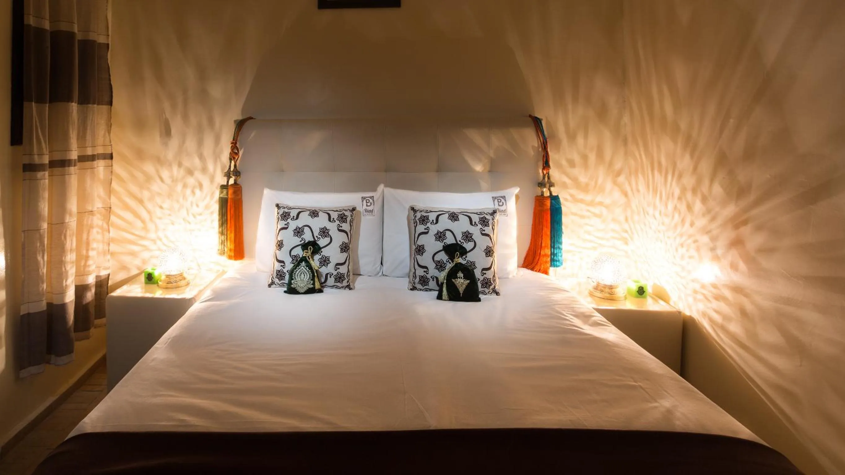 Shower, Bed in Riad Dar Benbrahim