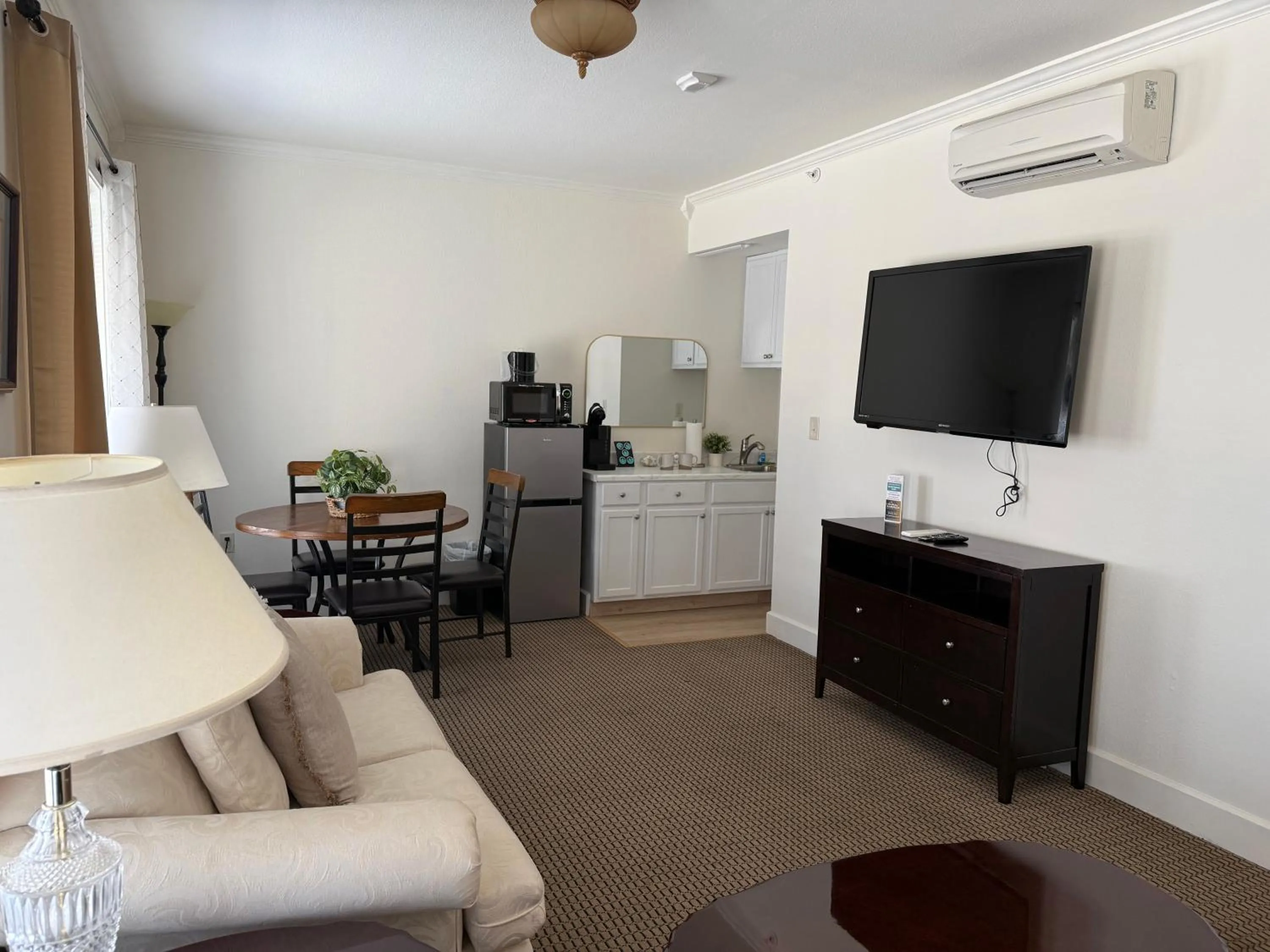 Deluxe Suite in The Alcalde Hotel