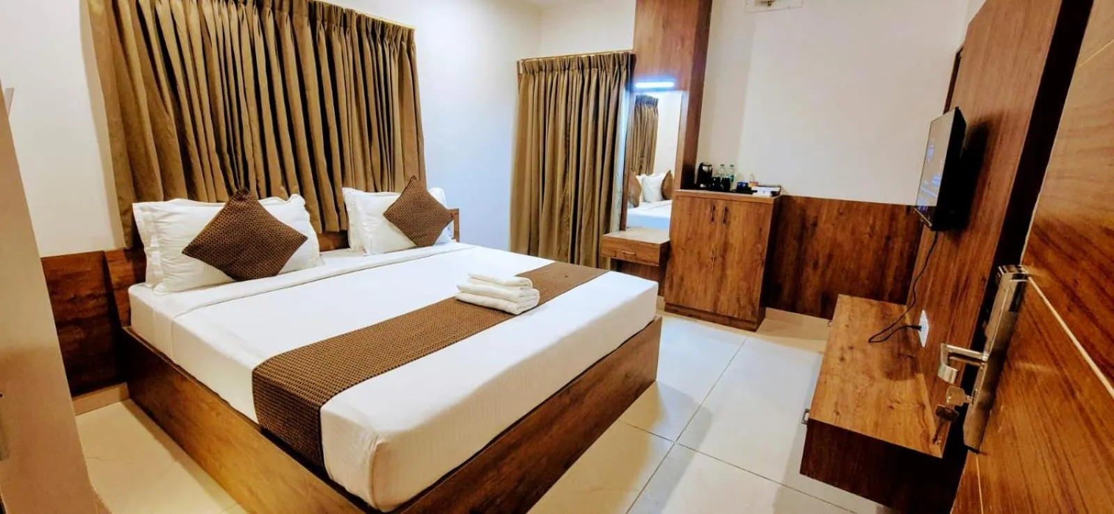 R D HOTELS Peenya