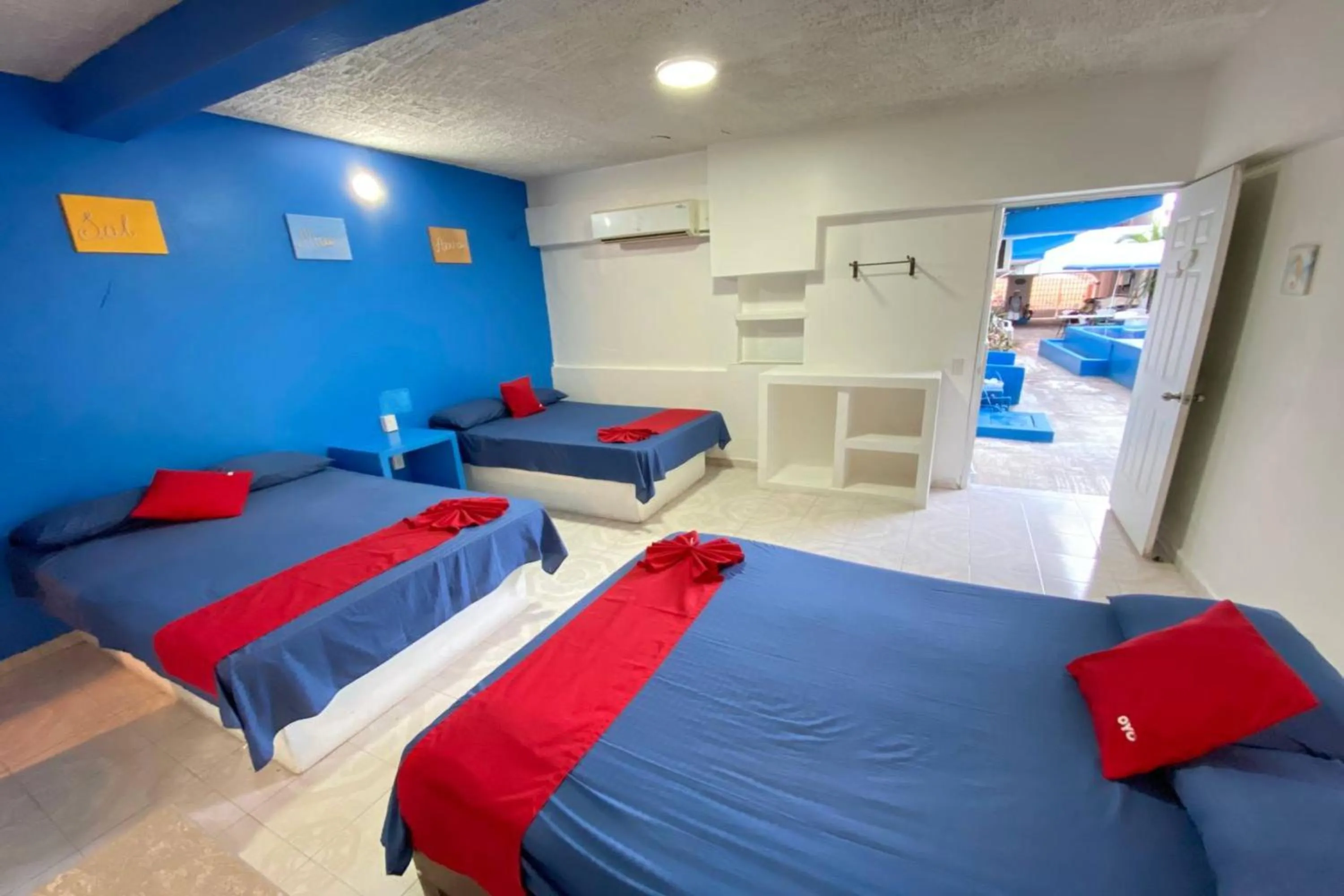 Bedroom, Bed in OYO Hotel Zihuatanejo Malibu