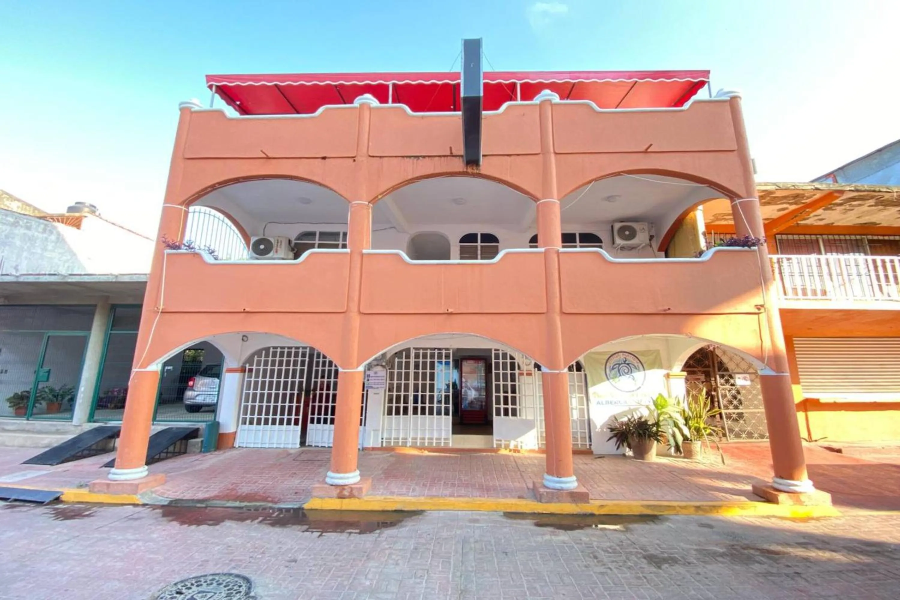 Property building in OYO Hotel Zihuatanejo Malibu