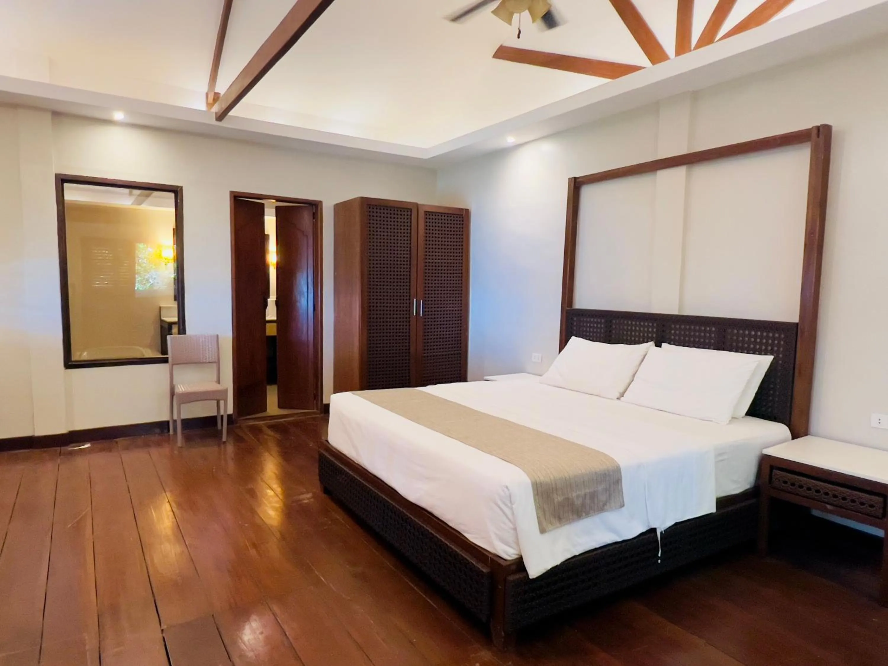Bed in Alam Indah Beach Resort Busuanga