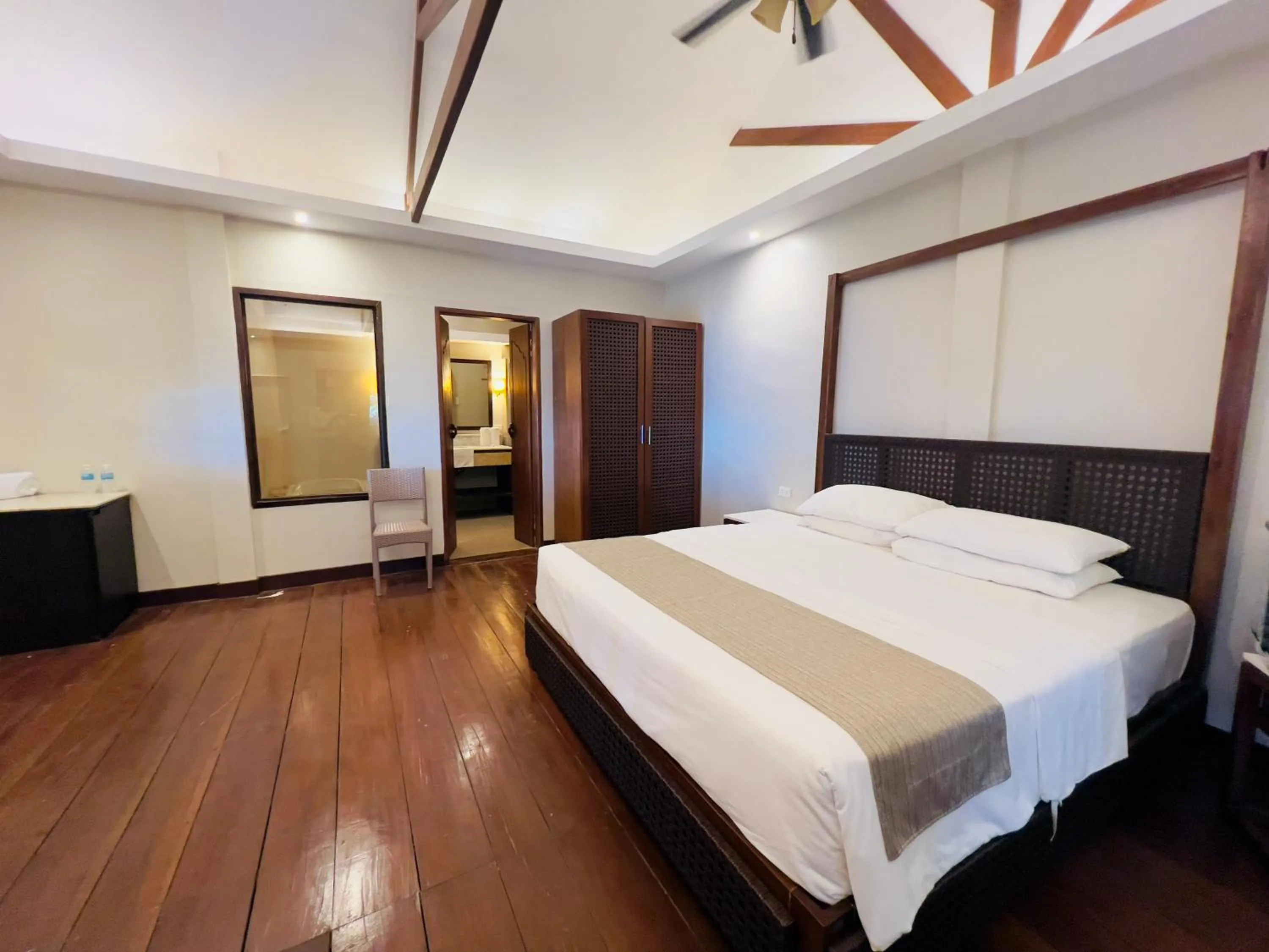 Bed in Alam Indah Beach Resort Busuanga