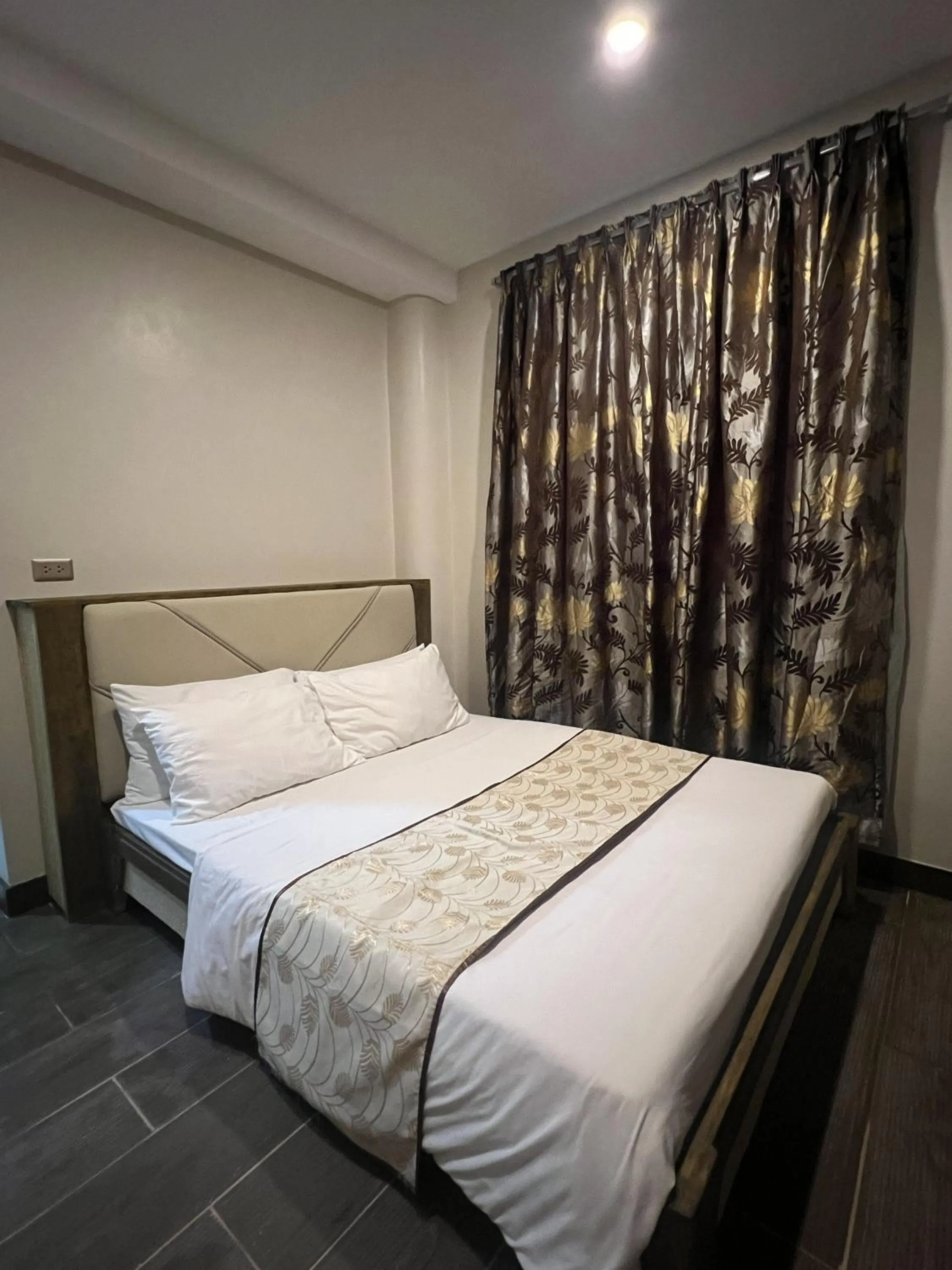 Bed in Alam Indah Beach Resort Busuanga