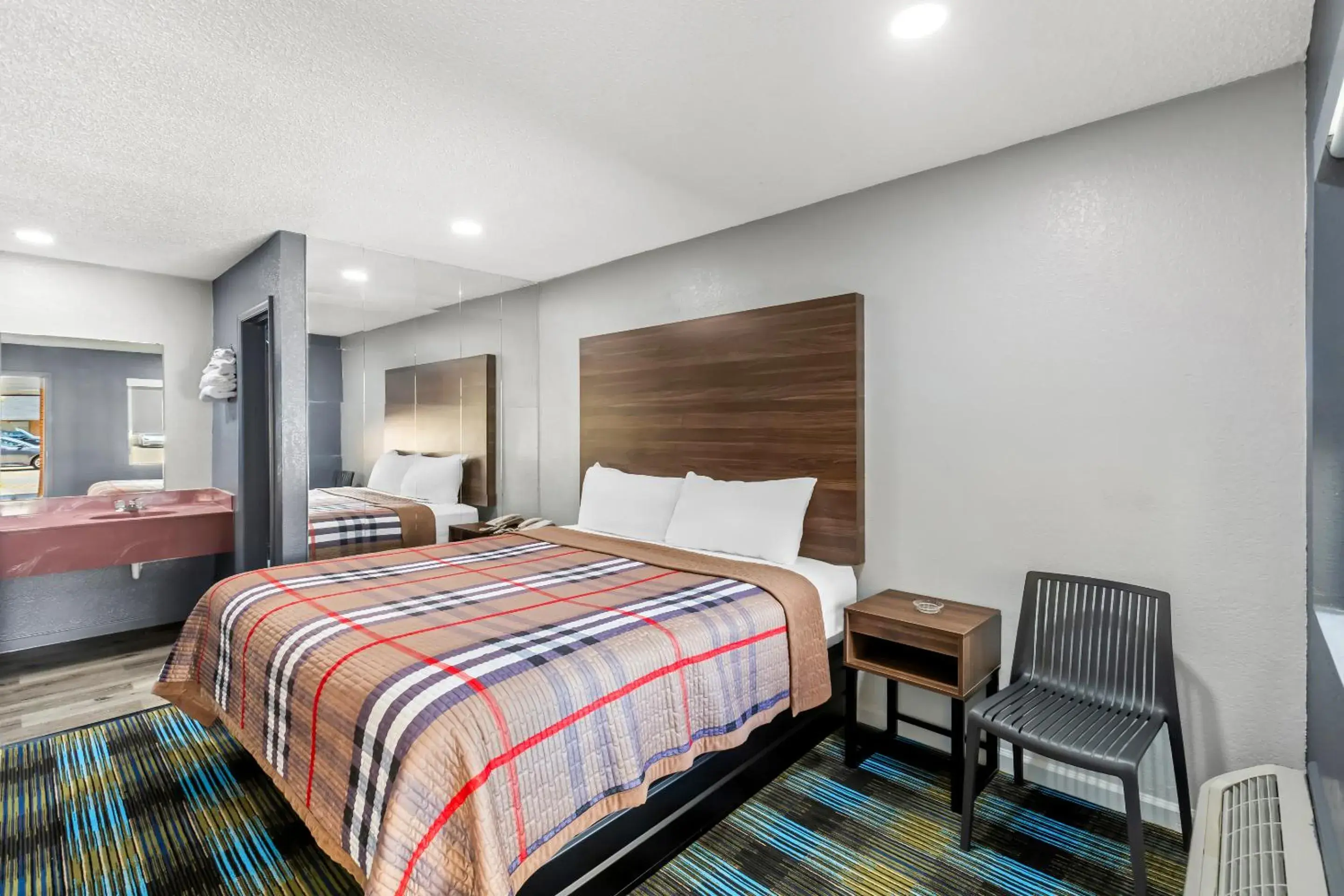 Standard King Room in Scottish Inns - Atlanta Standard King Room in Scottish Inns - Atlanta