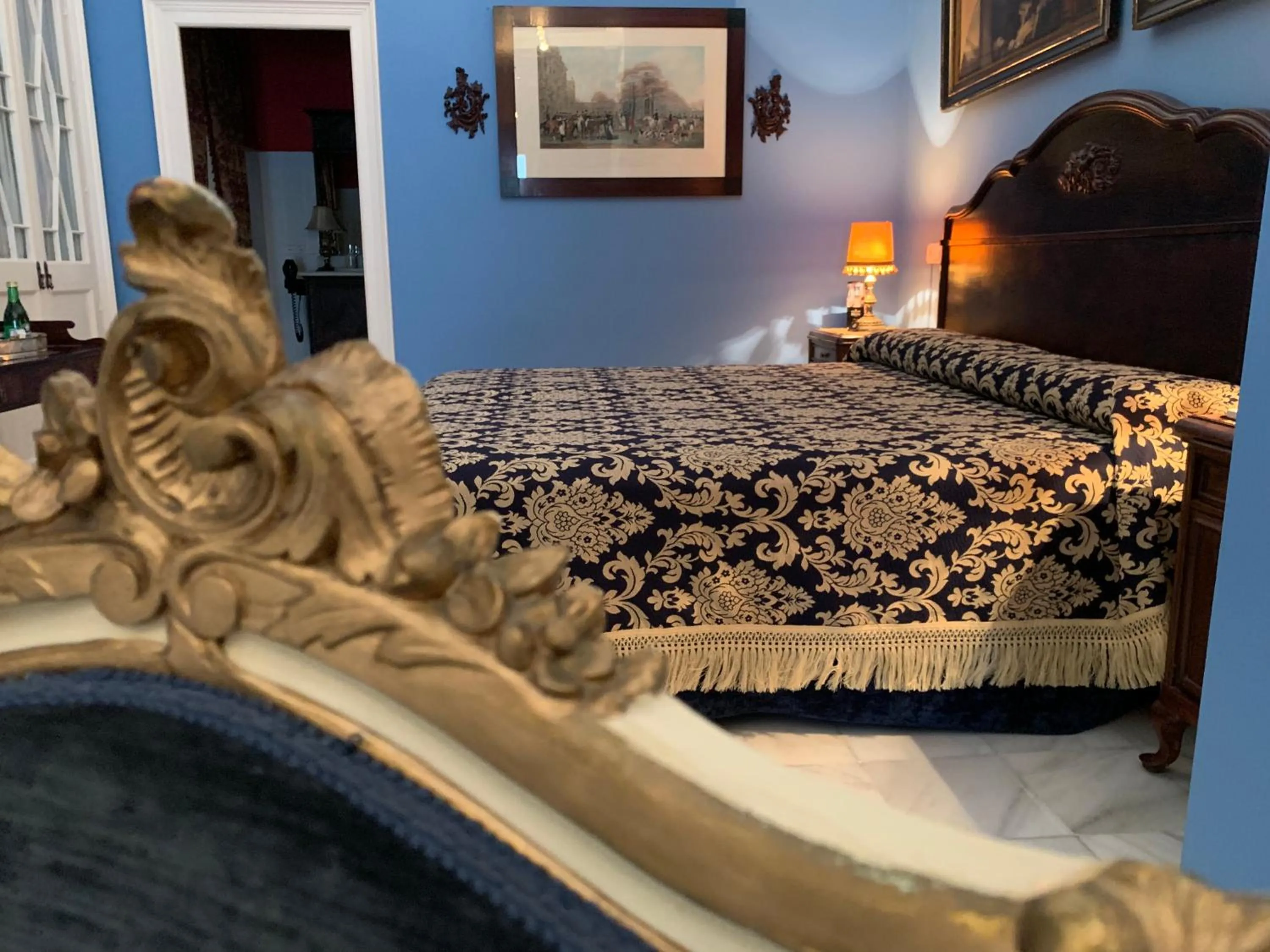 Photo of the whole room, Bed in Casa Palacio Jerezana