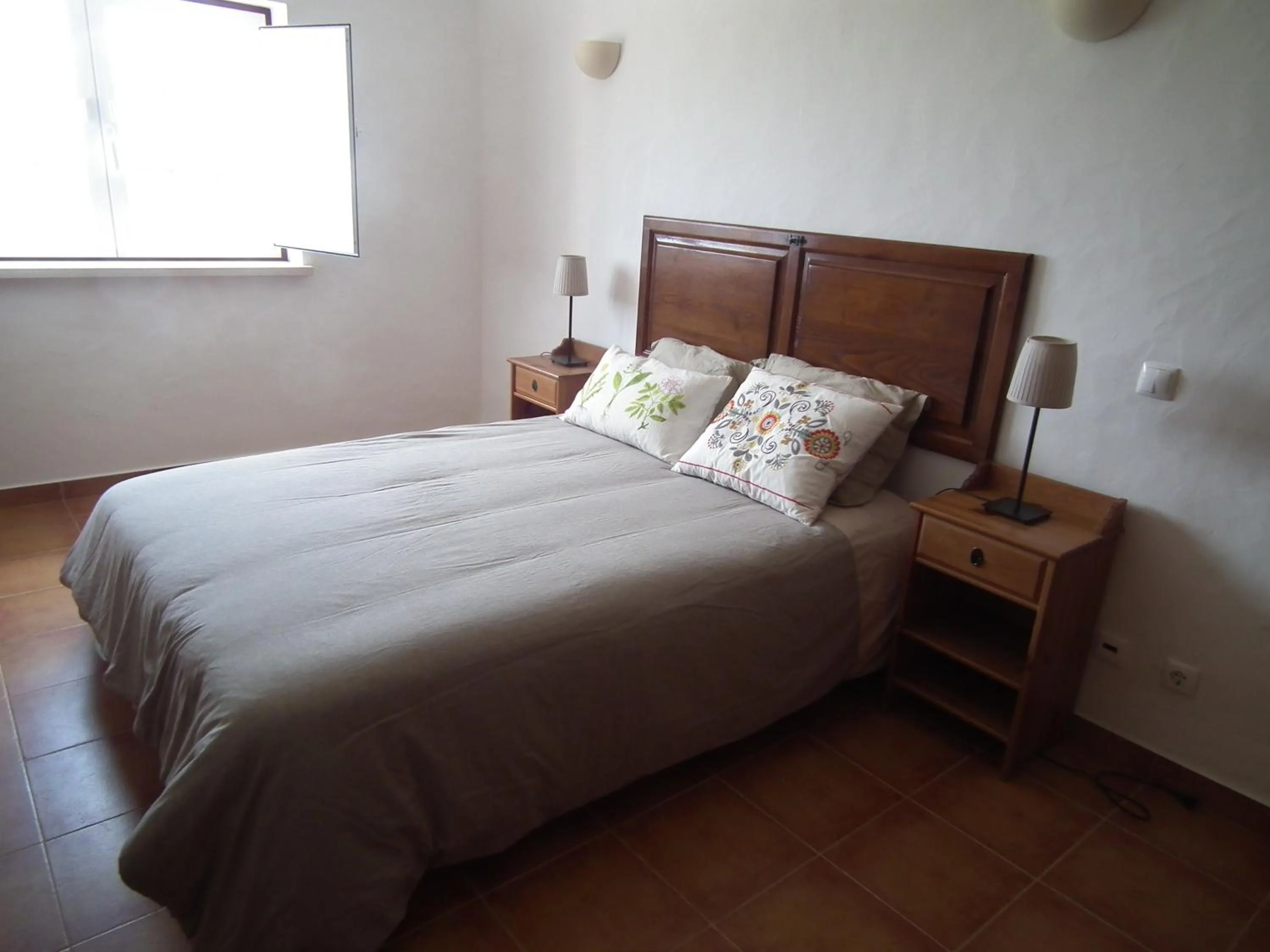 Day, Bed in Casas de Miróbriga