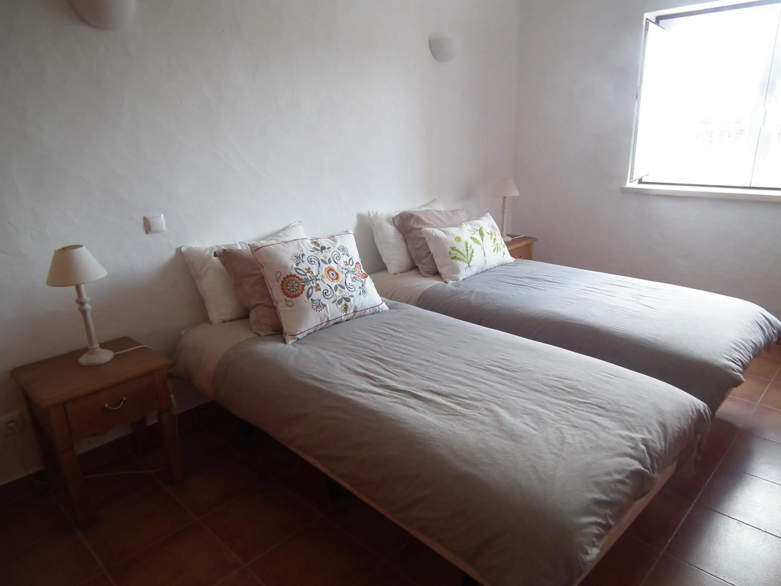 Day, Bed in Casas de Miróbriga