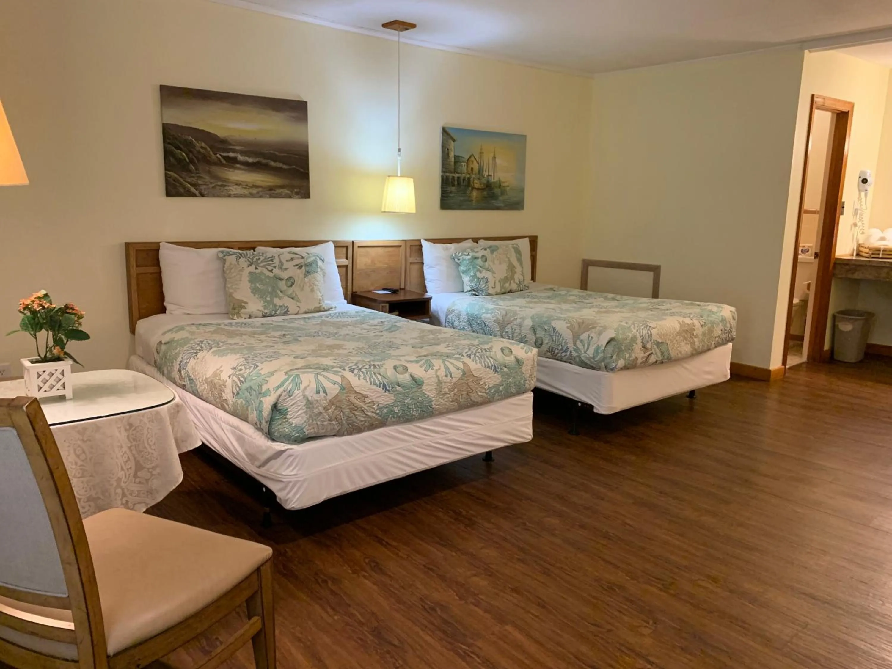 Bed in Cape Pines Motel