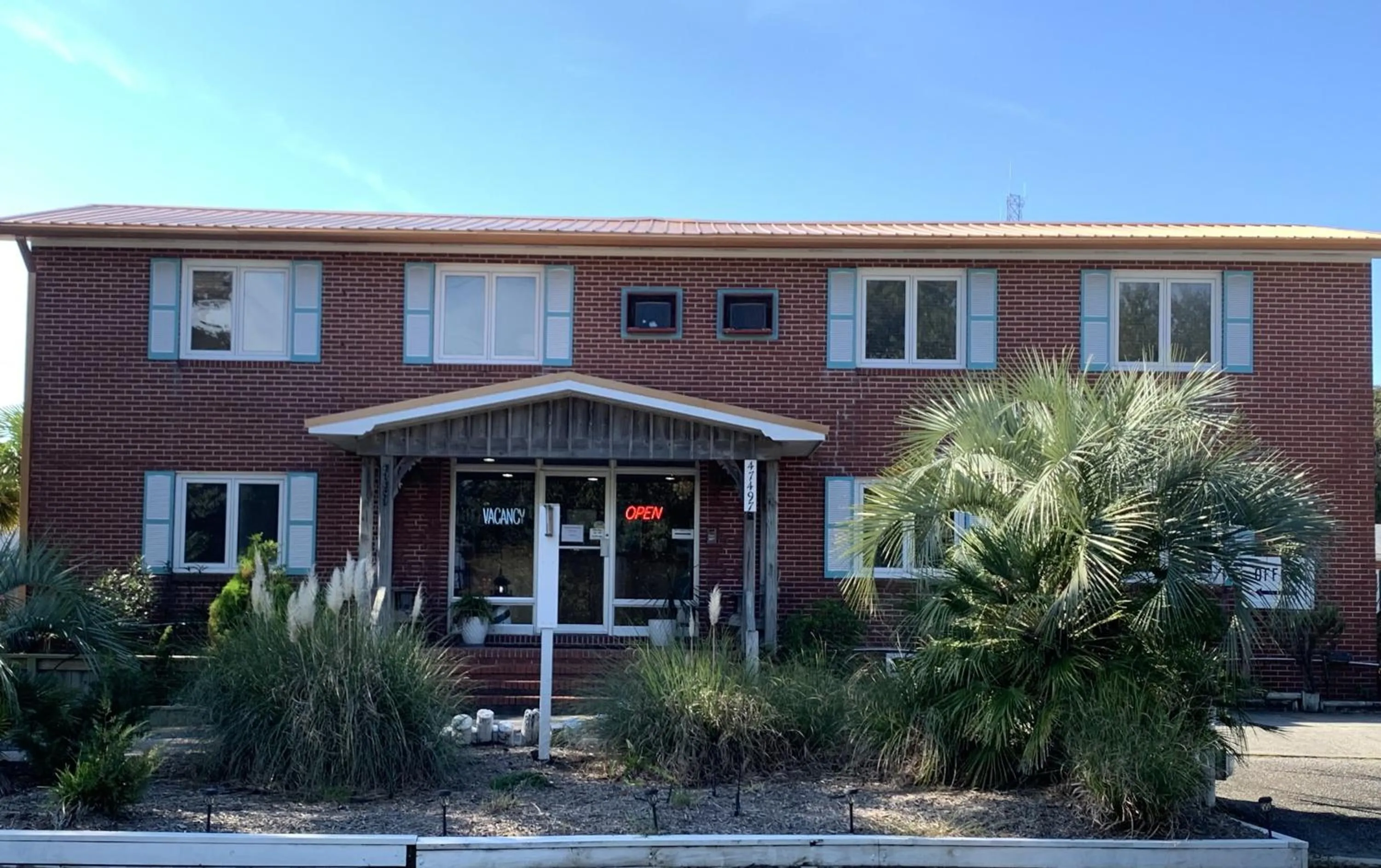 Property building in Cape Pines Motel