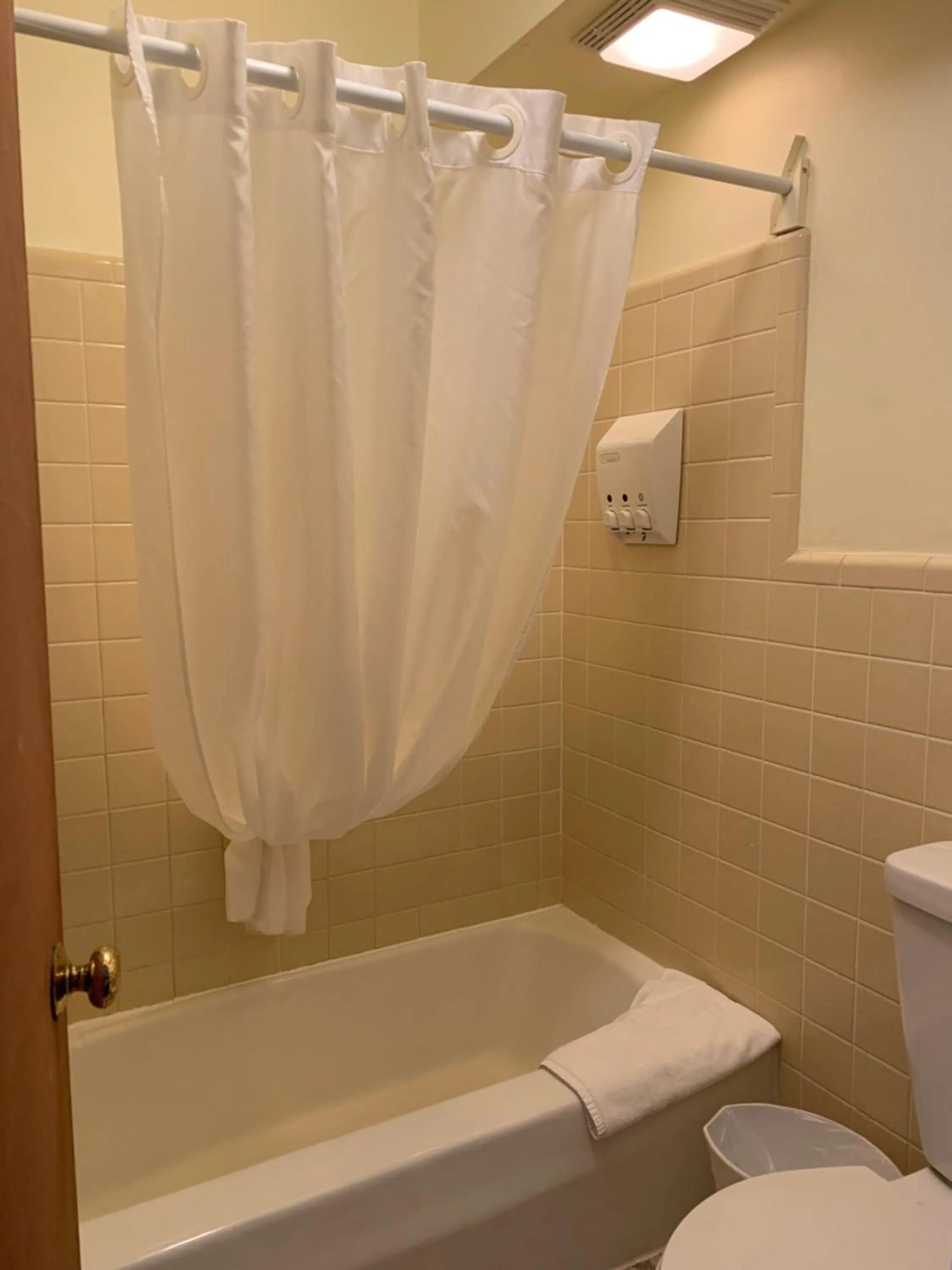 Toilet in Cape Pines Motel