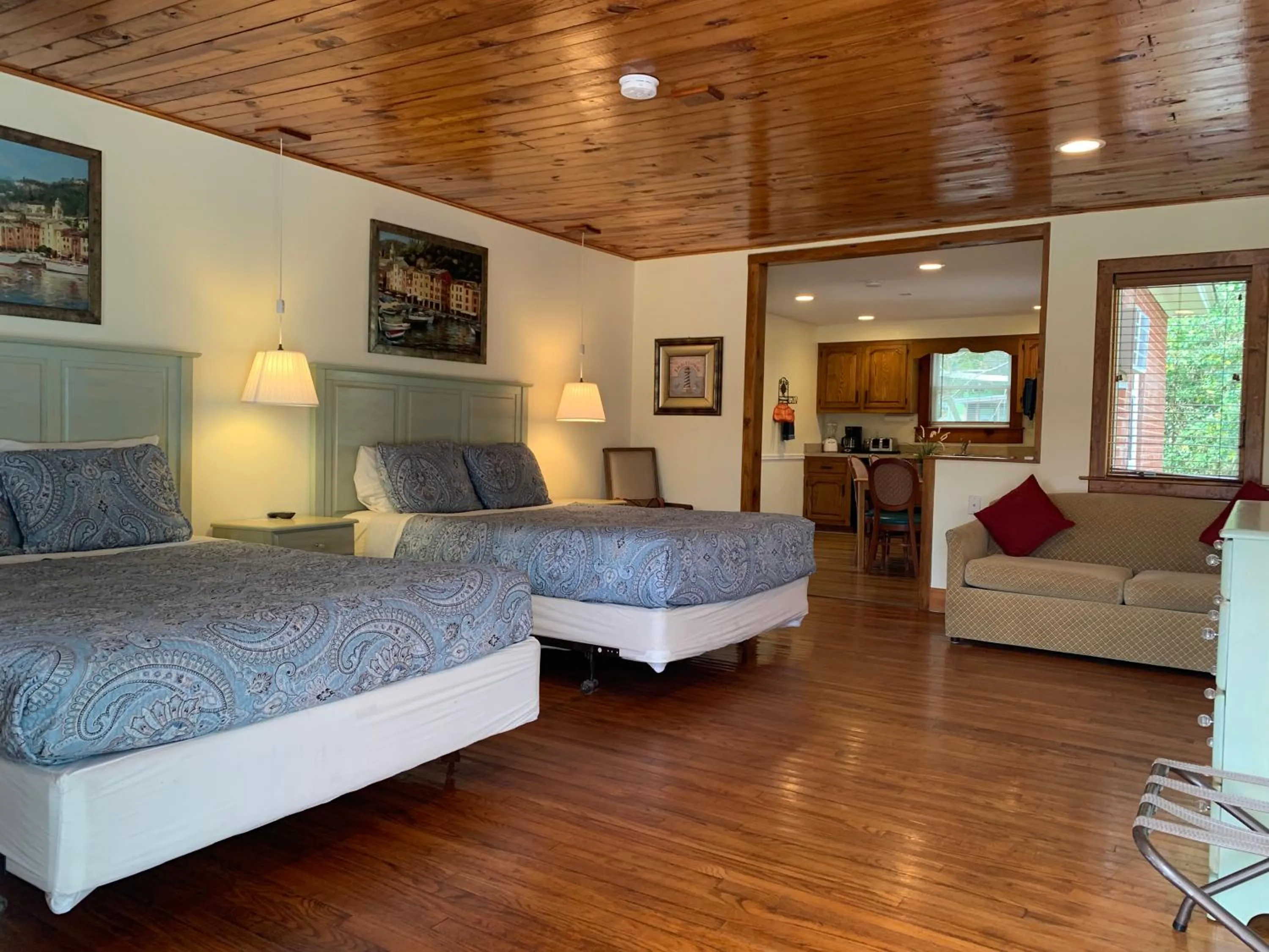 Photo of the whole room in Cape Pines Motel