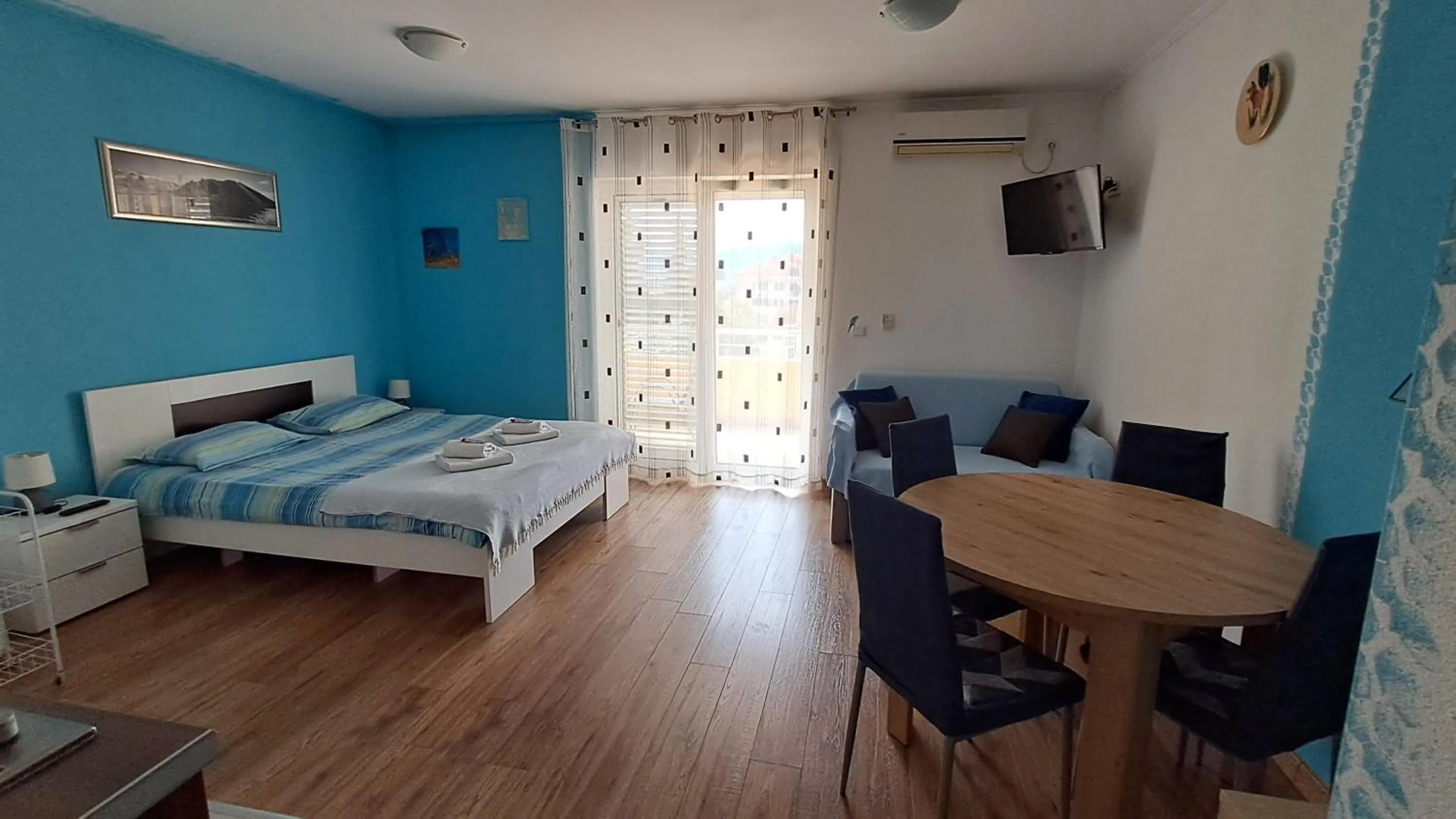 Photo of the whole room, Bed in Apartments Viktoria