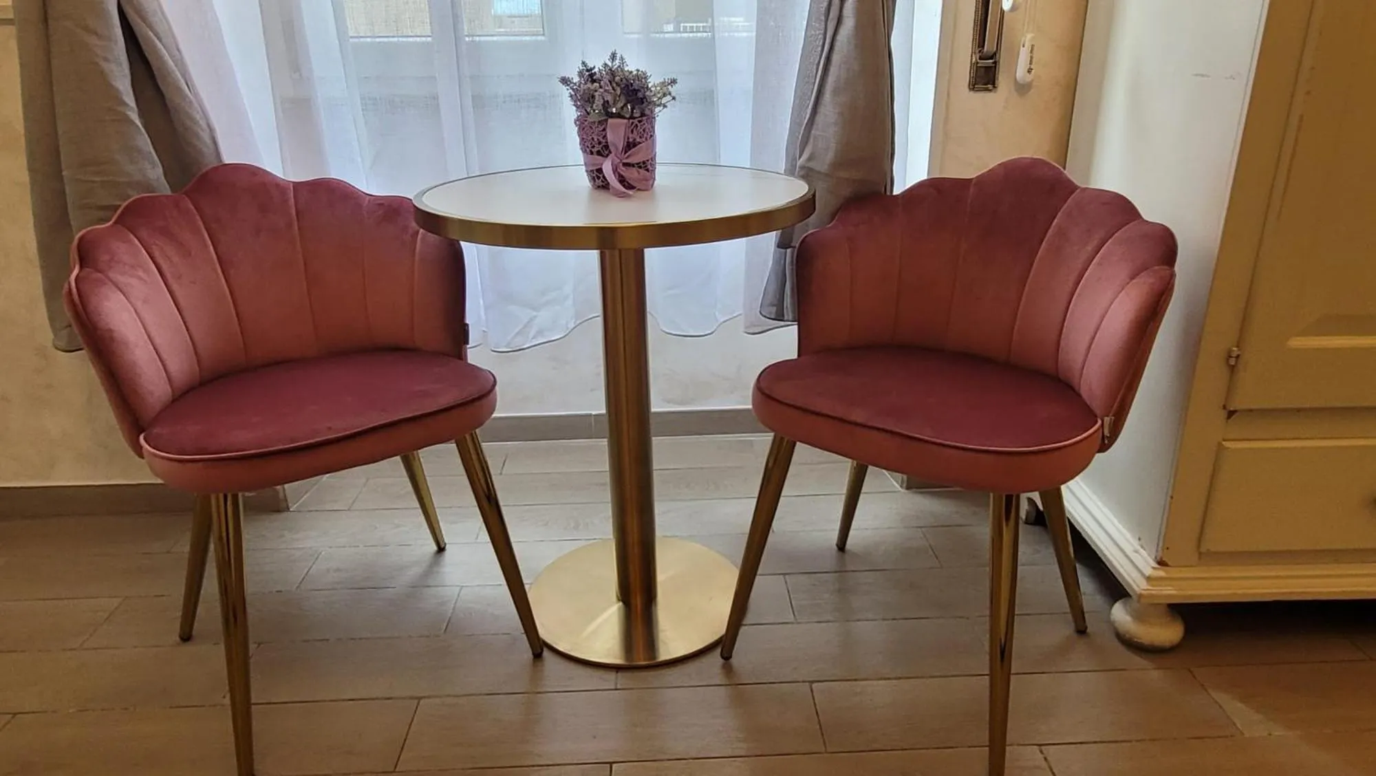 Decorative detail in RomAntic Dreams