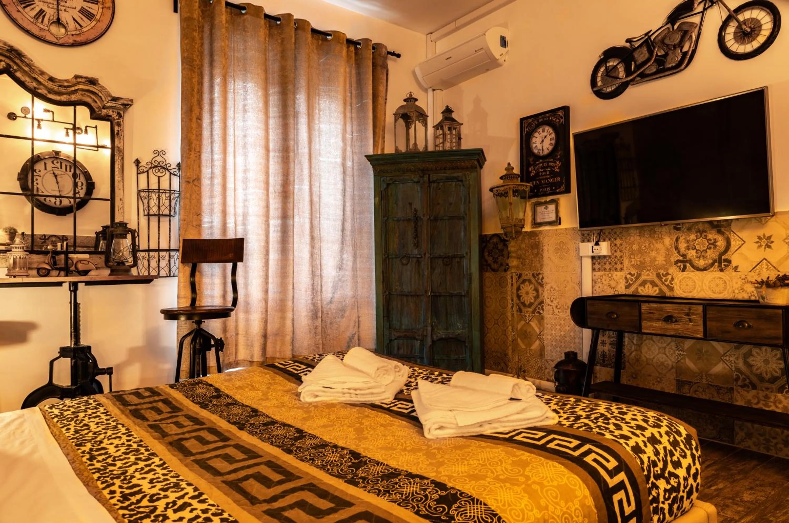 Spring, Bed in RomAntic Dreams