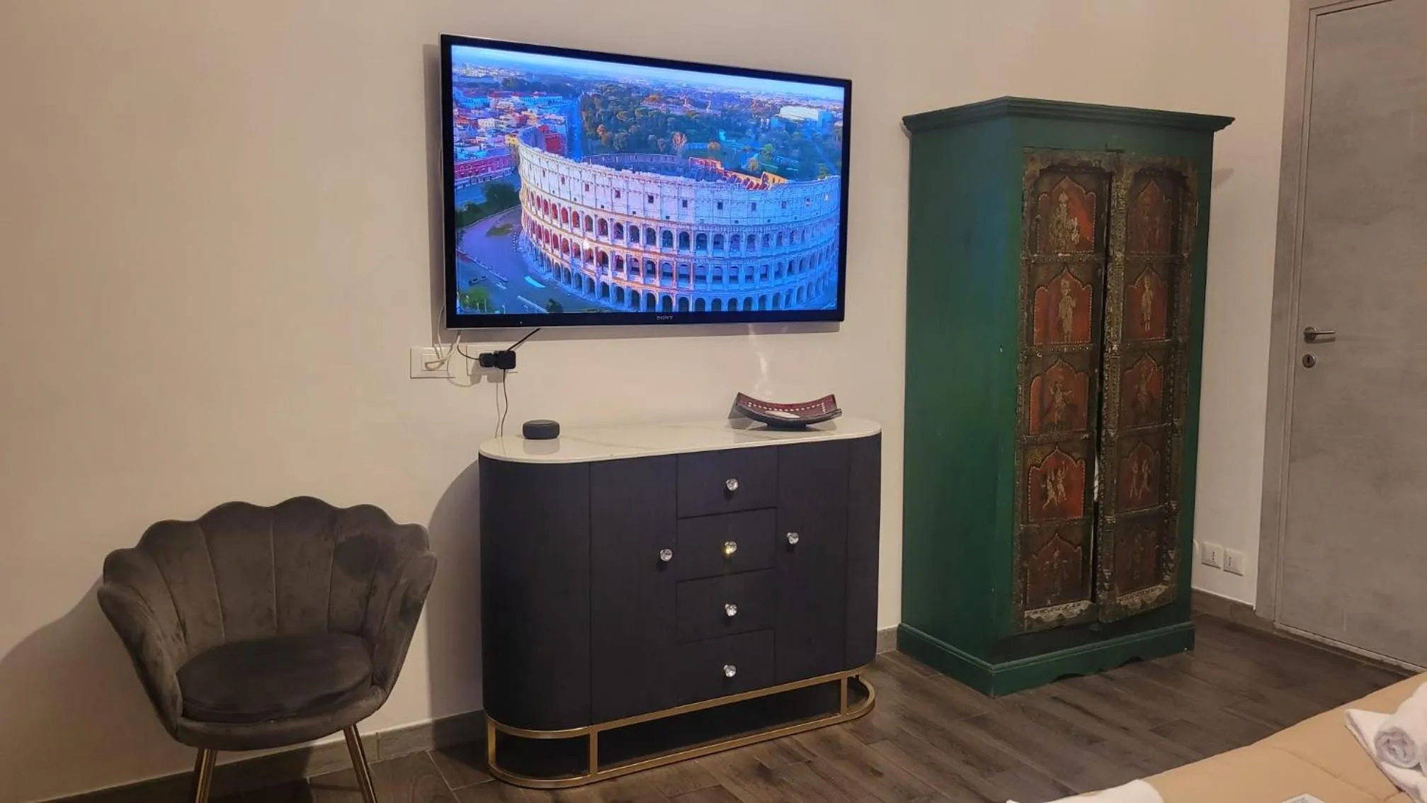 Bedroom in RomAntic Dreams