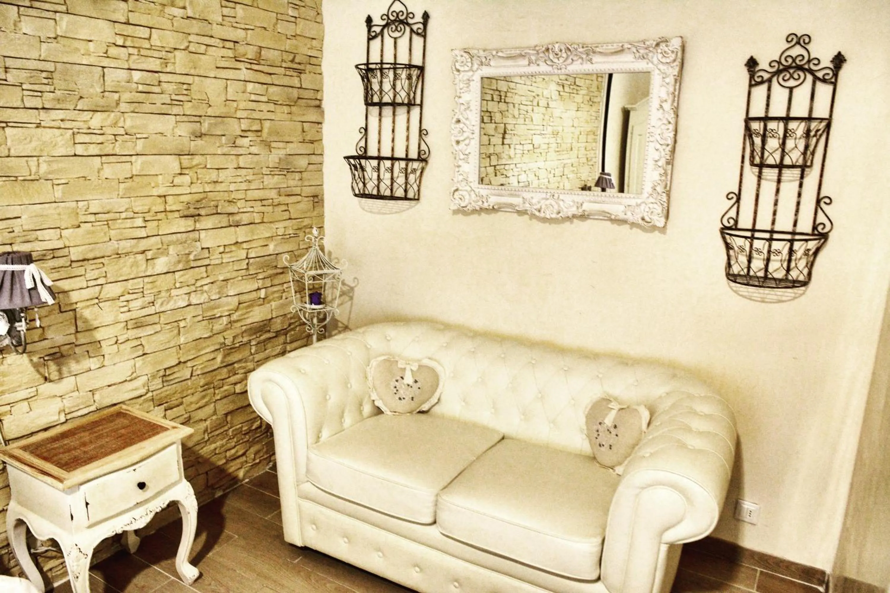 Photo of the whole room in RomAntic Dreams