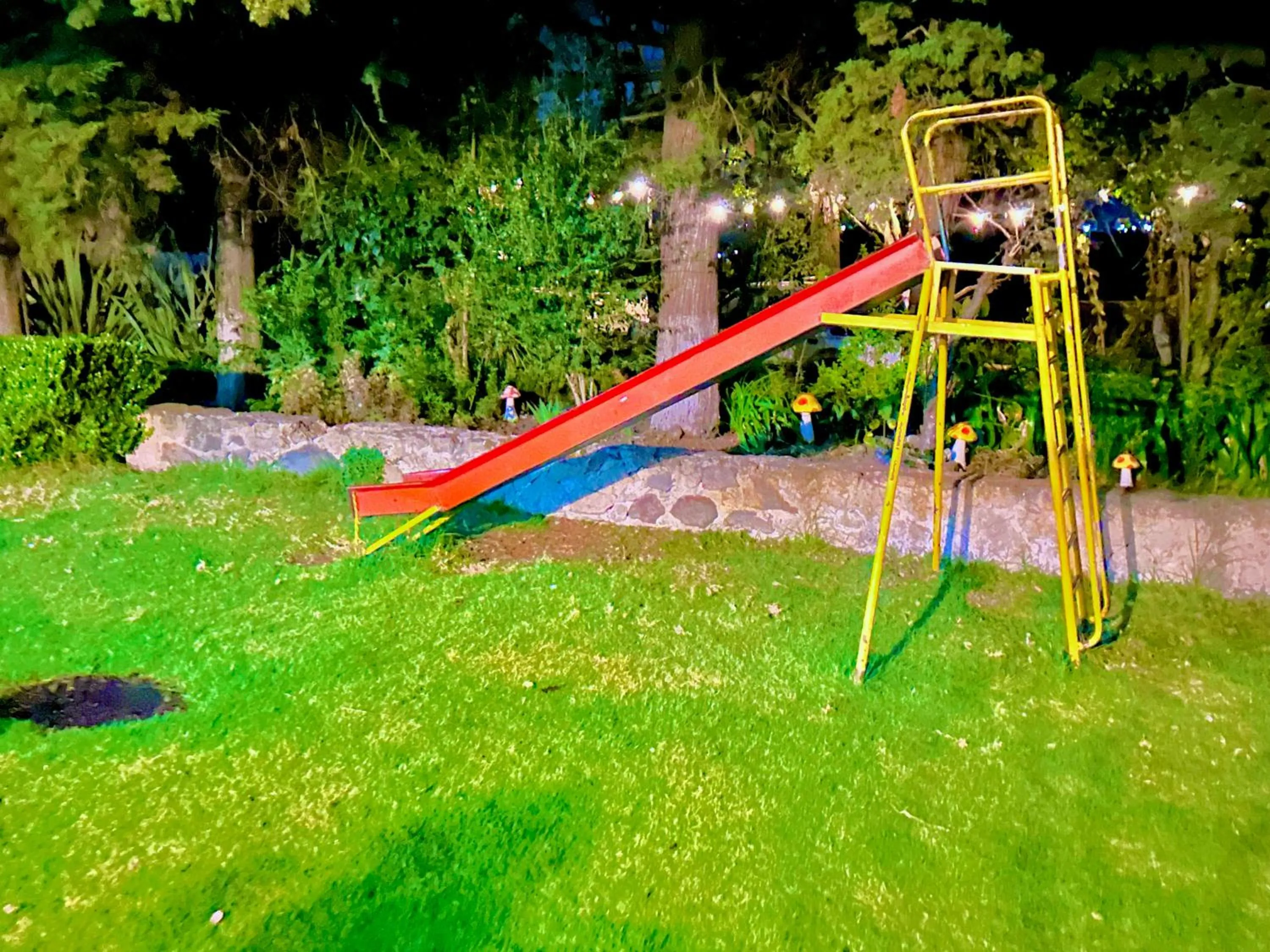 Communal lounge/ TV room in Hotel Las Palmas By GEstores