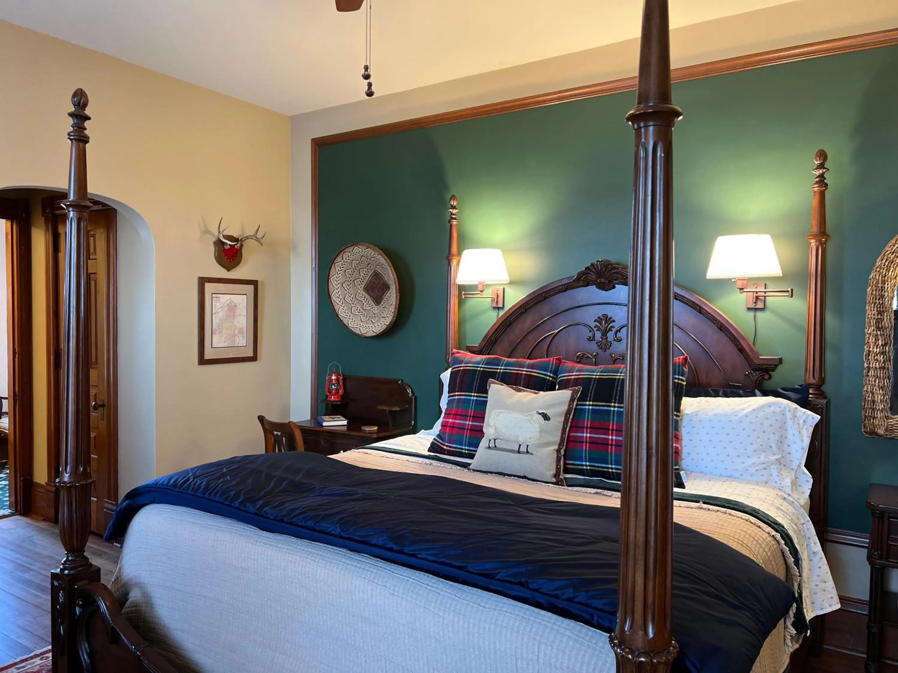 King Suite in Historic Hutch House