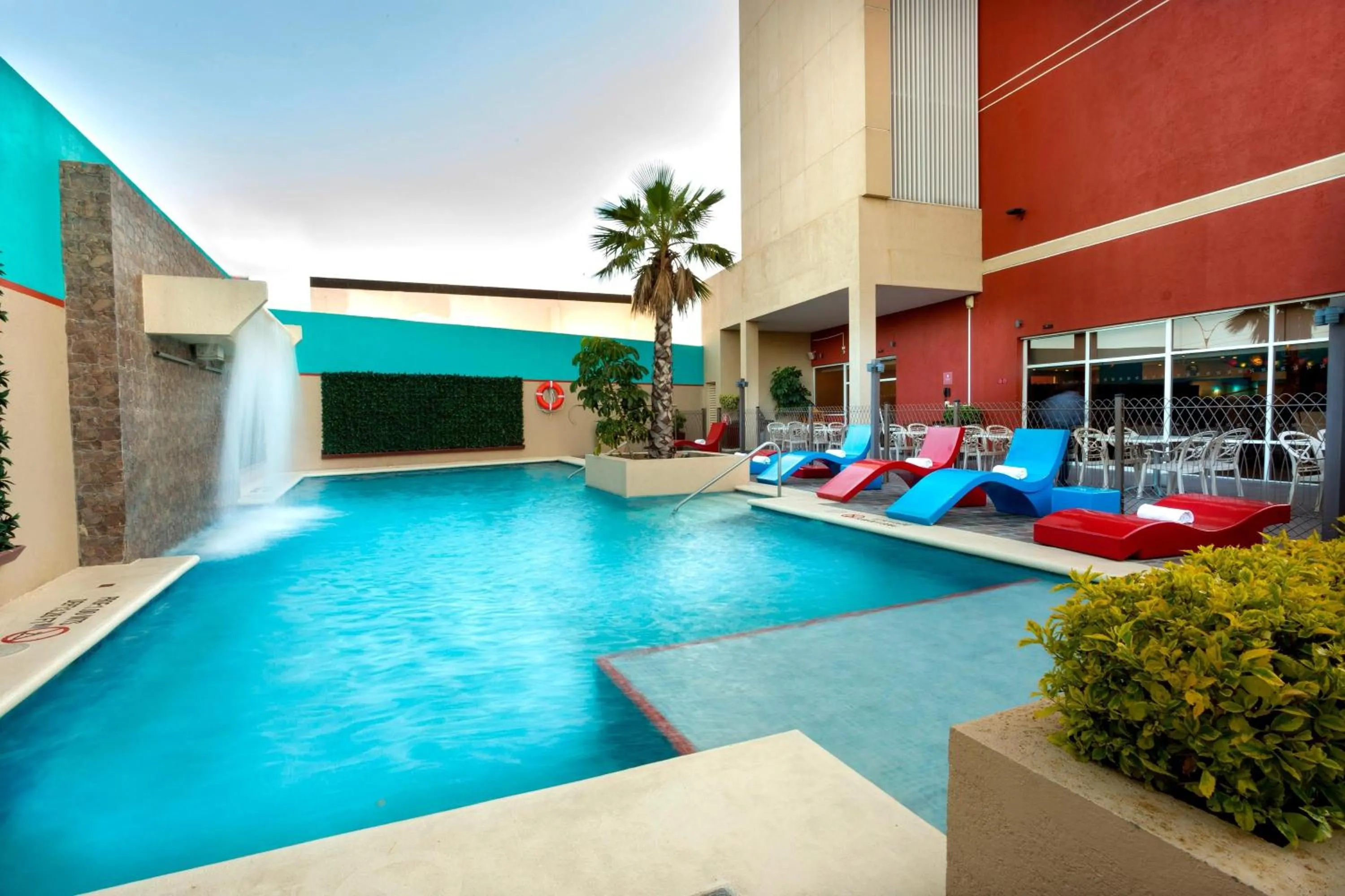 Swimming pool in Four Points by Sheraton Queretaro Norte