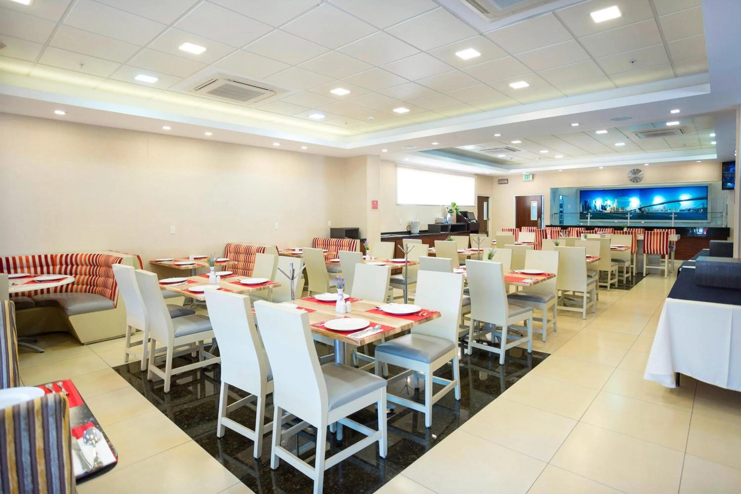 Restaurant/places to eat in Four Points by Sheraton Queretaro Norte