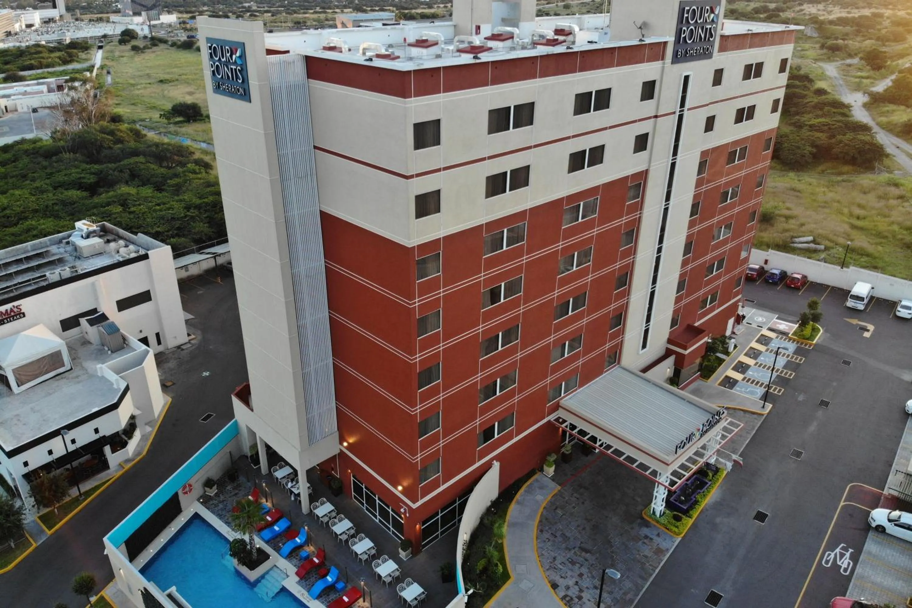 Property building in Four Points by Sheraton Queretaro Norte