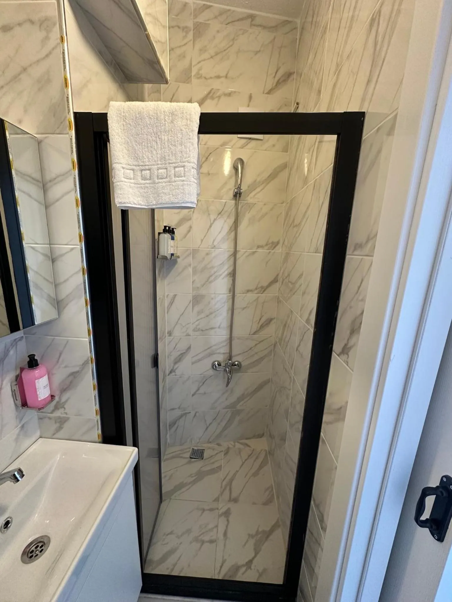 Shower in Sweet Hotel Istanbul