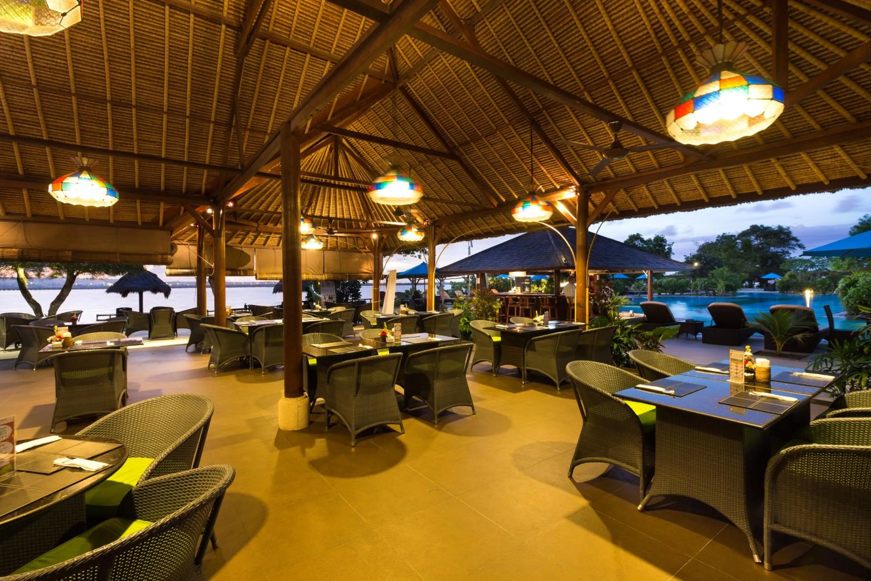 Restaurant/places to eat in Peninsula Bay Resort