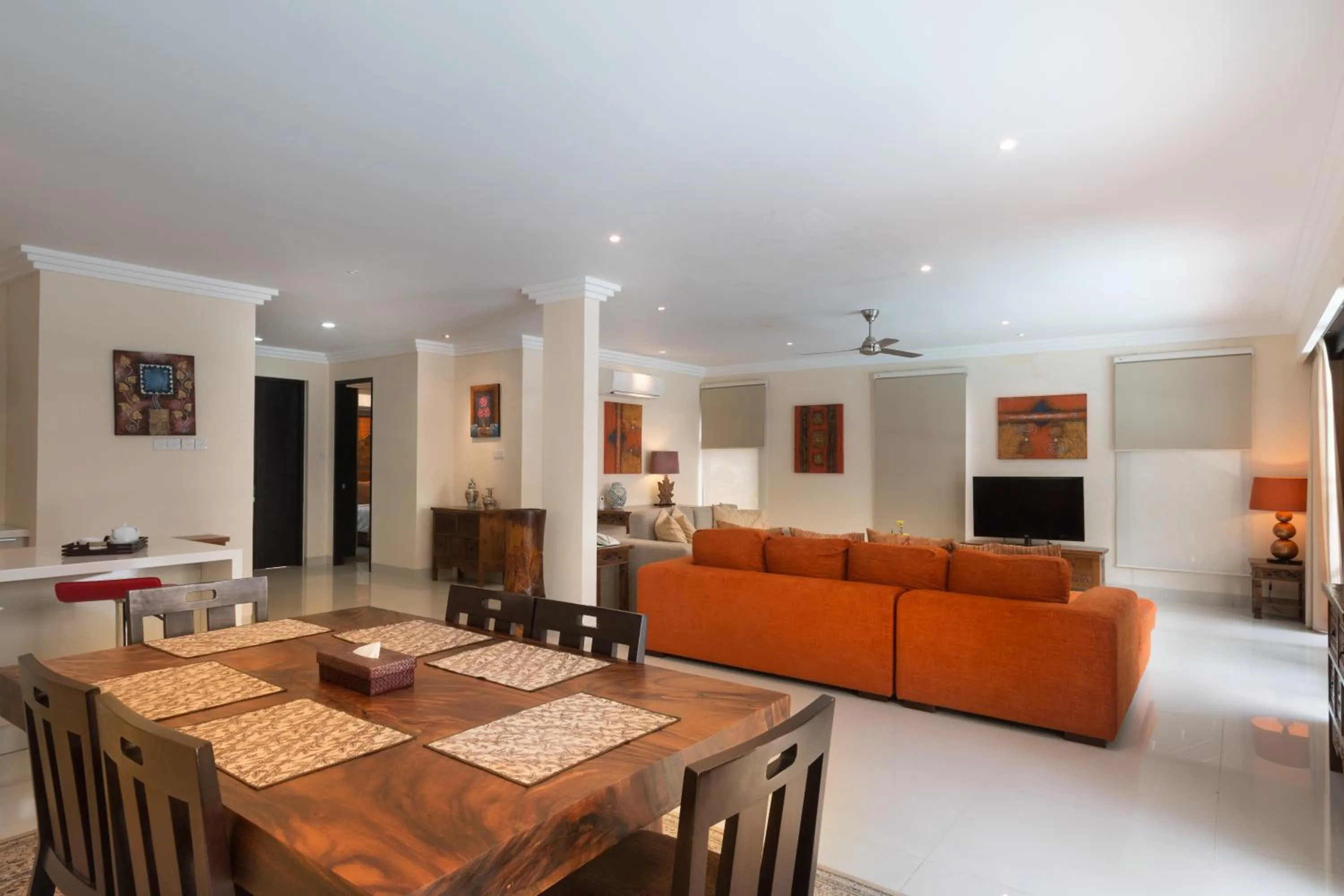 Dining area in Peninsula Bay Resort